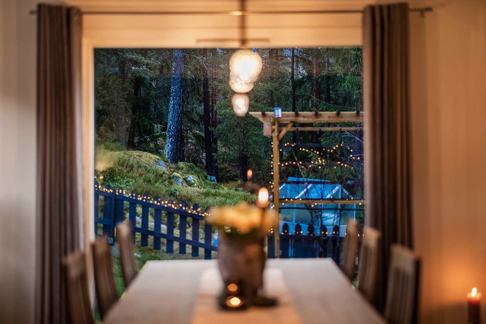 Boligen har en flott beliggenhet innerst på feltet og grenser til flott grøntområde. Galleribilde