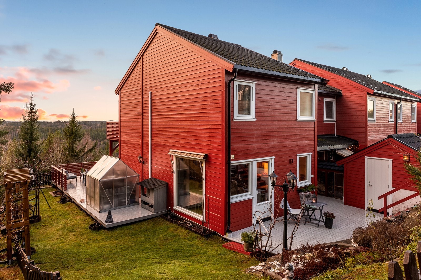 Boligen er presentert av Bente Gåseide i EiendomsMegler 1. Galleribilde