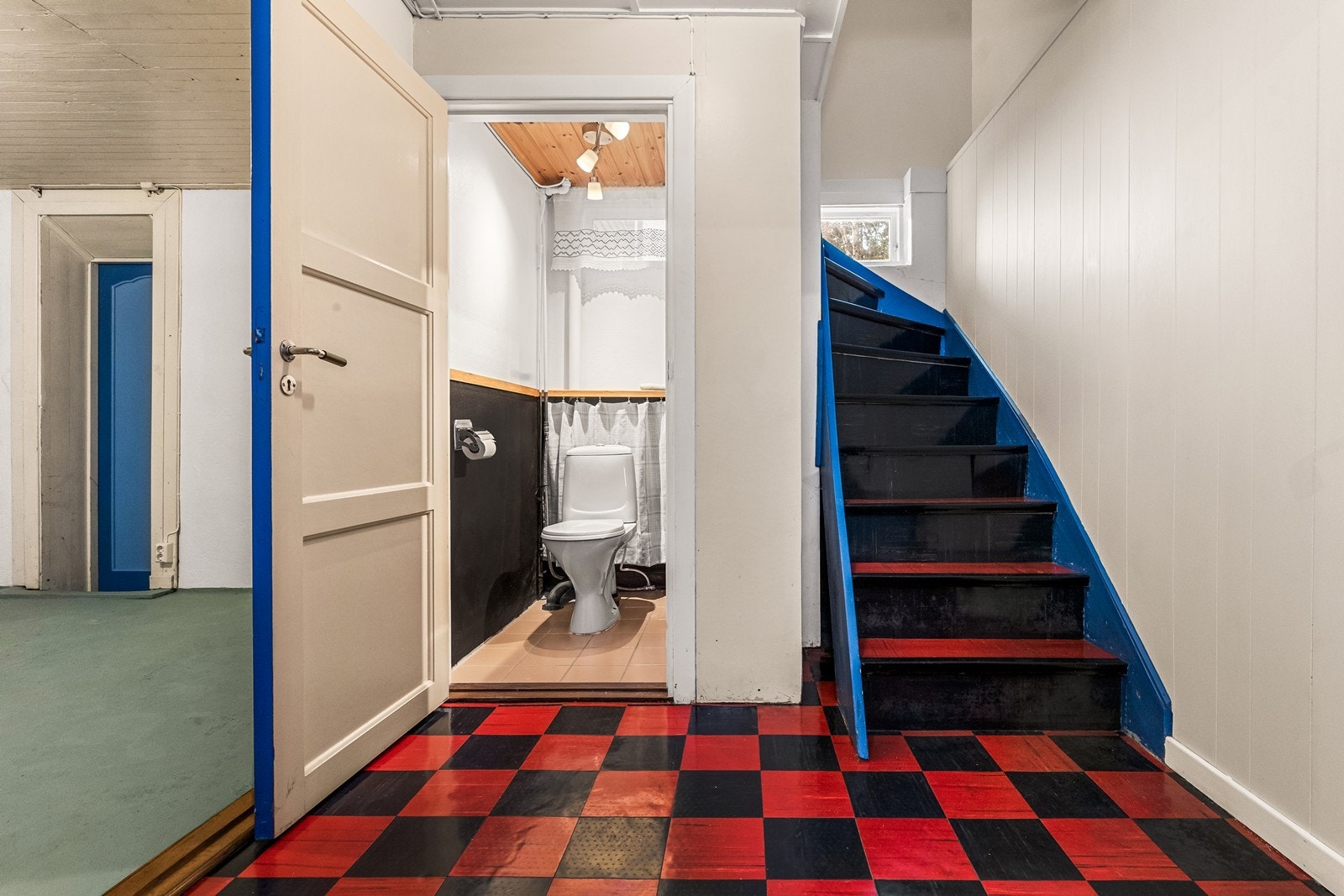 Trapperom og toalettrom. Galleribilde