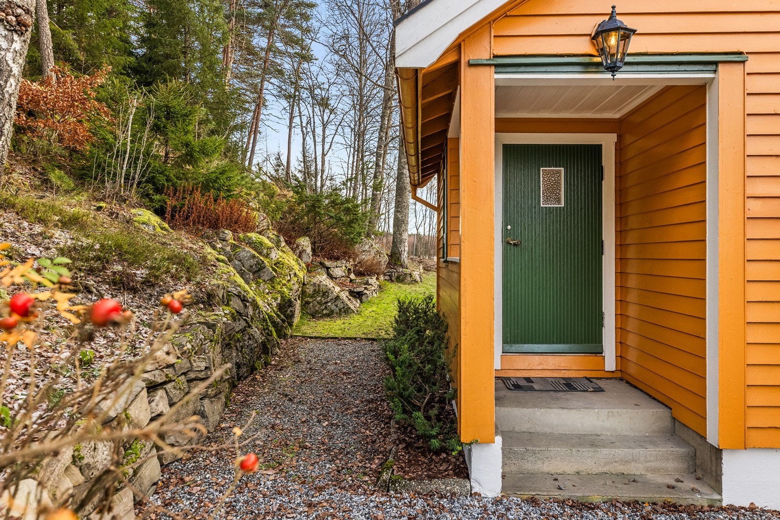 Hovedinngang med overbygd inngangsparti. Galleribilde