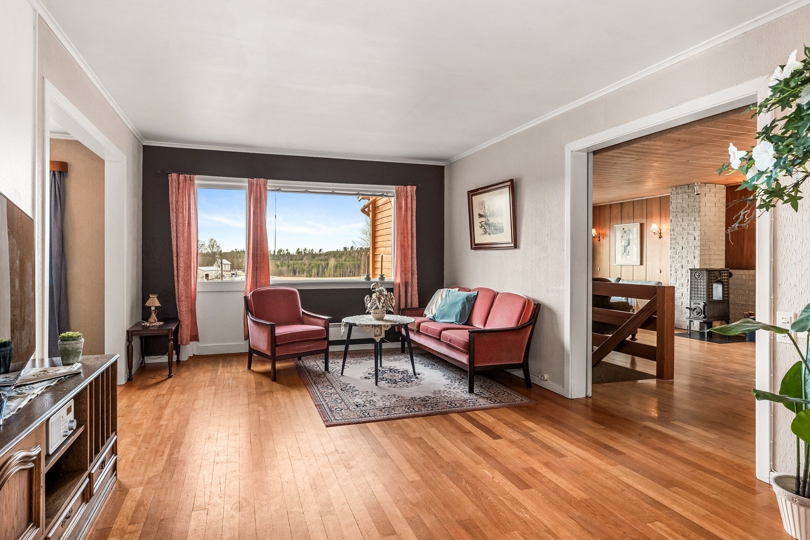 Fra TV-stuen er det utgang til terrasse. Galleribilde