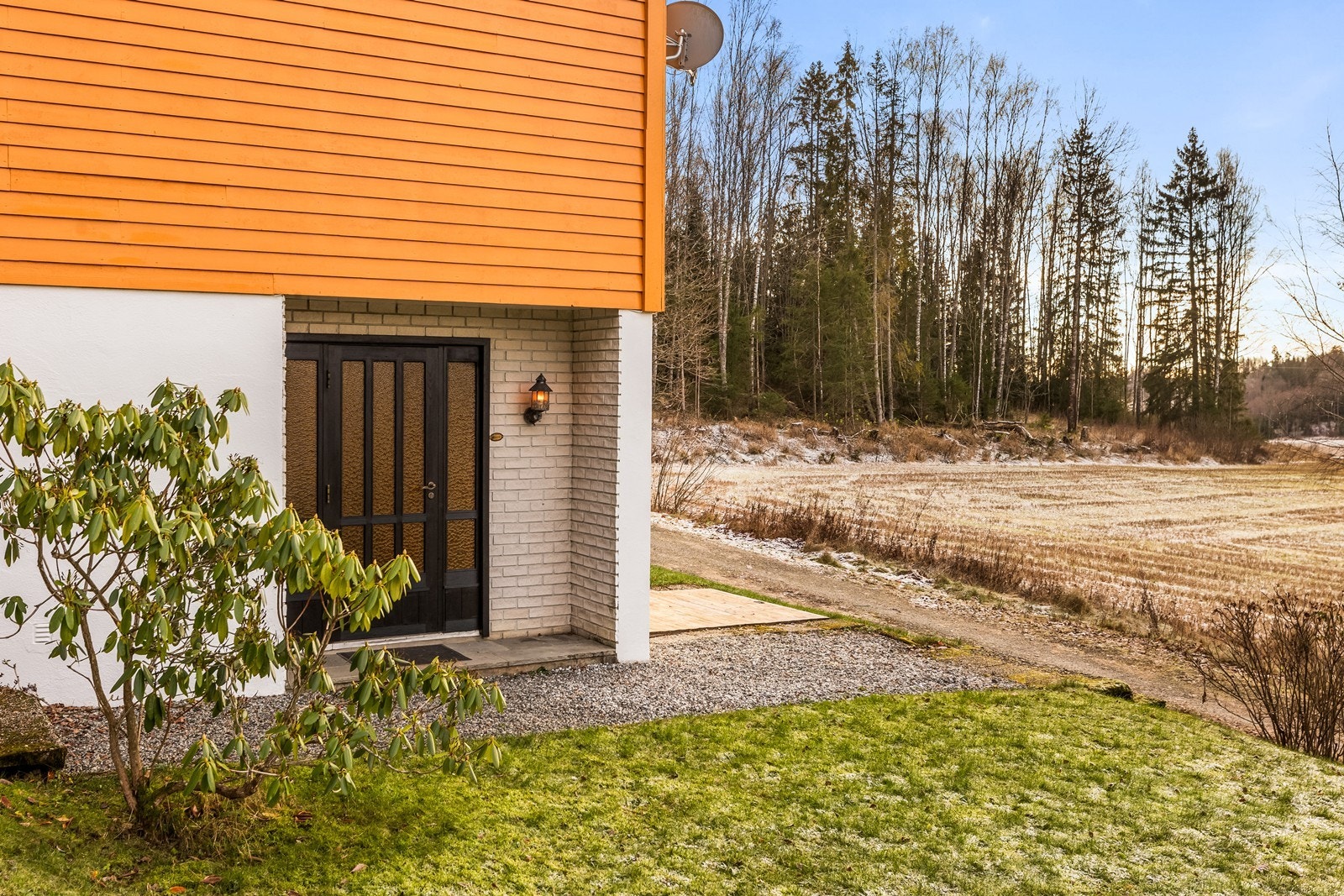 Egen inngang til kjelleretasjen. Galleribilde