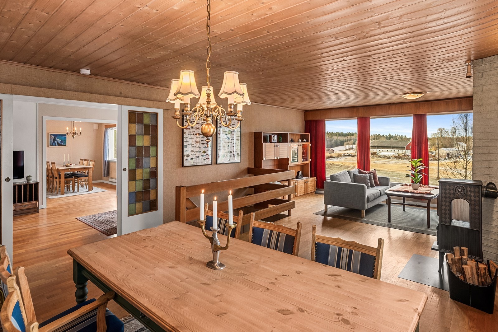 Felles for alle rommene er flotte vinduer som gir rikelig med naturlig lys, samt flott utsyn over nærområdet. Galleribilde