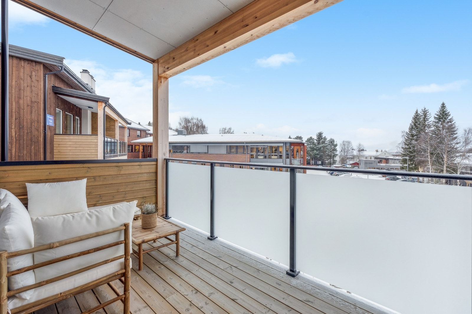 Fra stuen er det direkte utgang til en romslig, vestvendt veranda på 10 m². Galleribilde