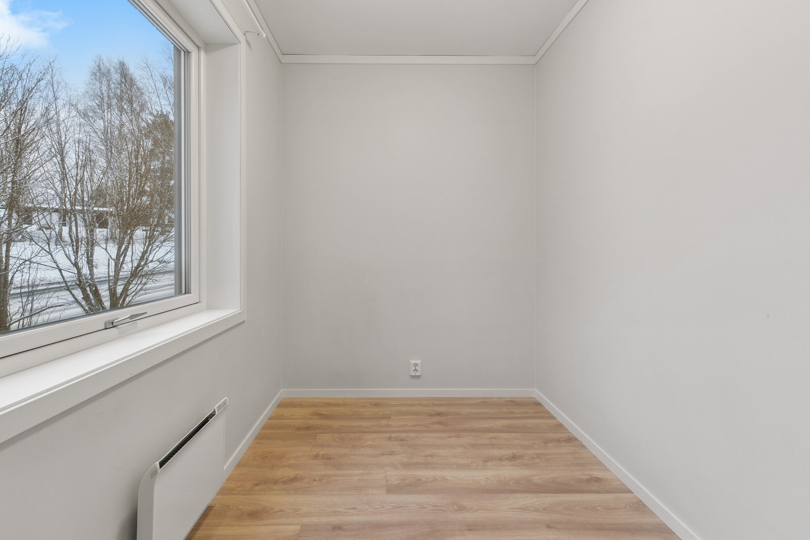 Soverommene har laminatgulv og malte, slette overflater. Galleribilde