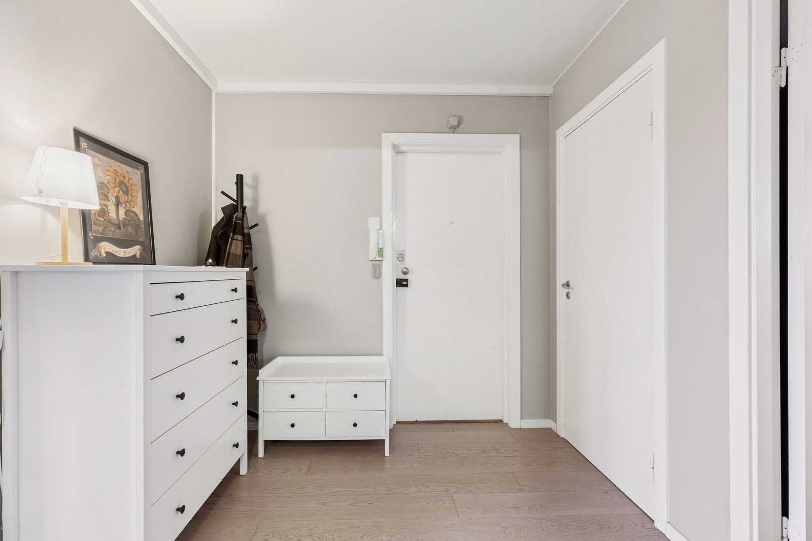 Innbydende og åpen entré. Galleribilde