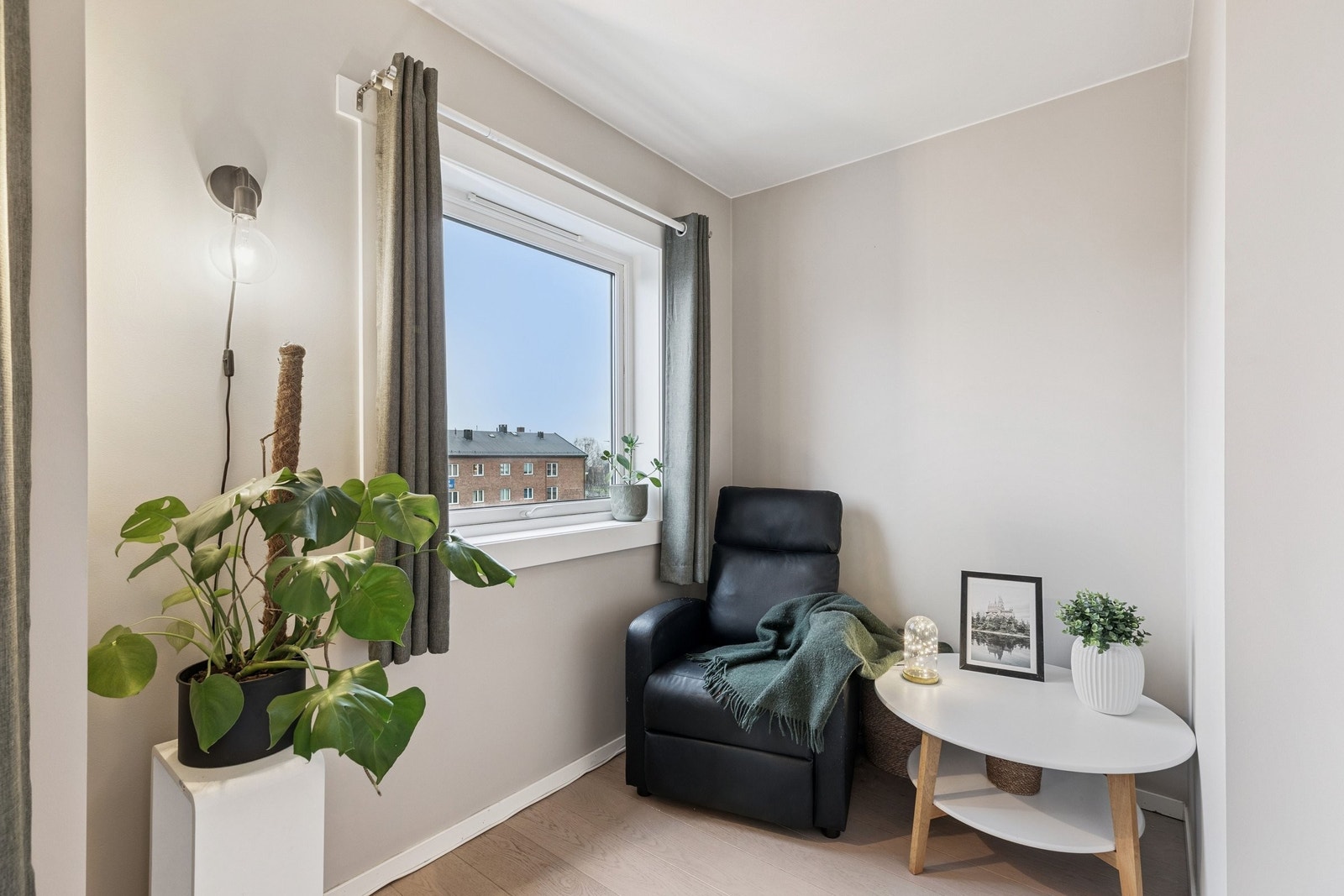 Stuen byr på varierte møbleringsmuligheter. Galleribilde