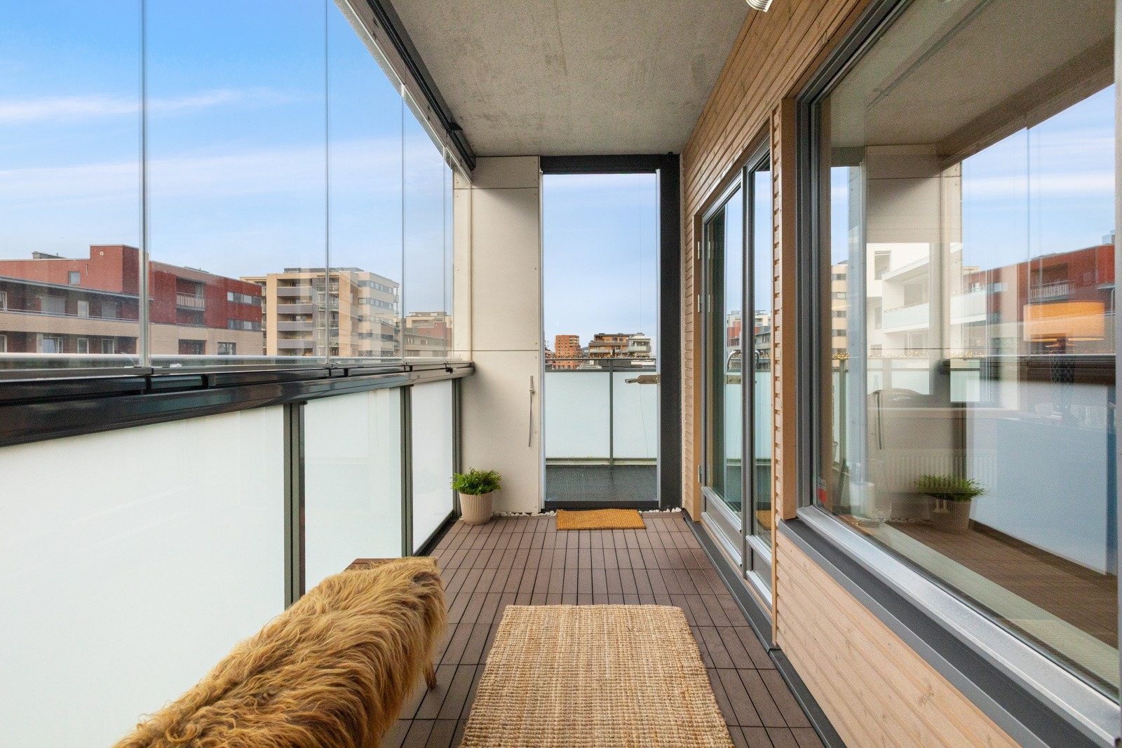 Fra den innglassede balkongen er det videre adkomst til lufig balkong. Galleribilde