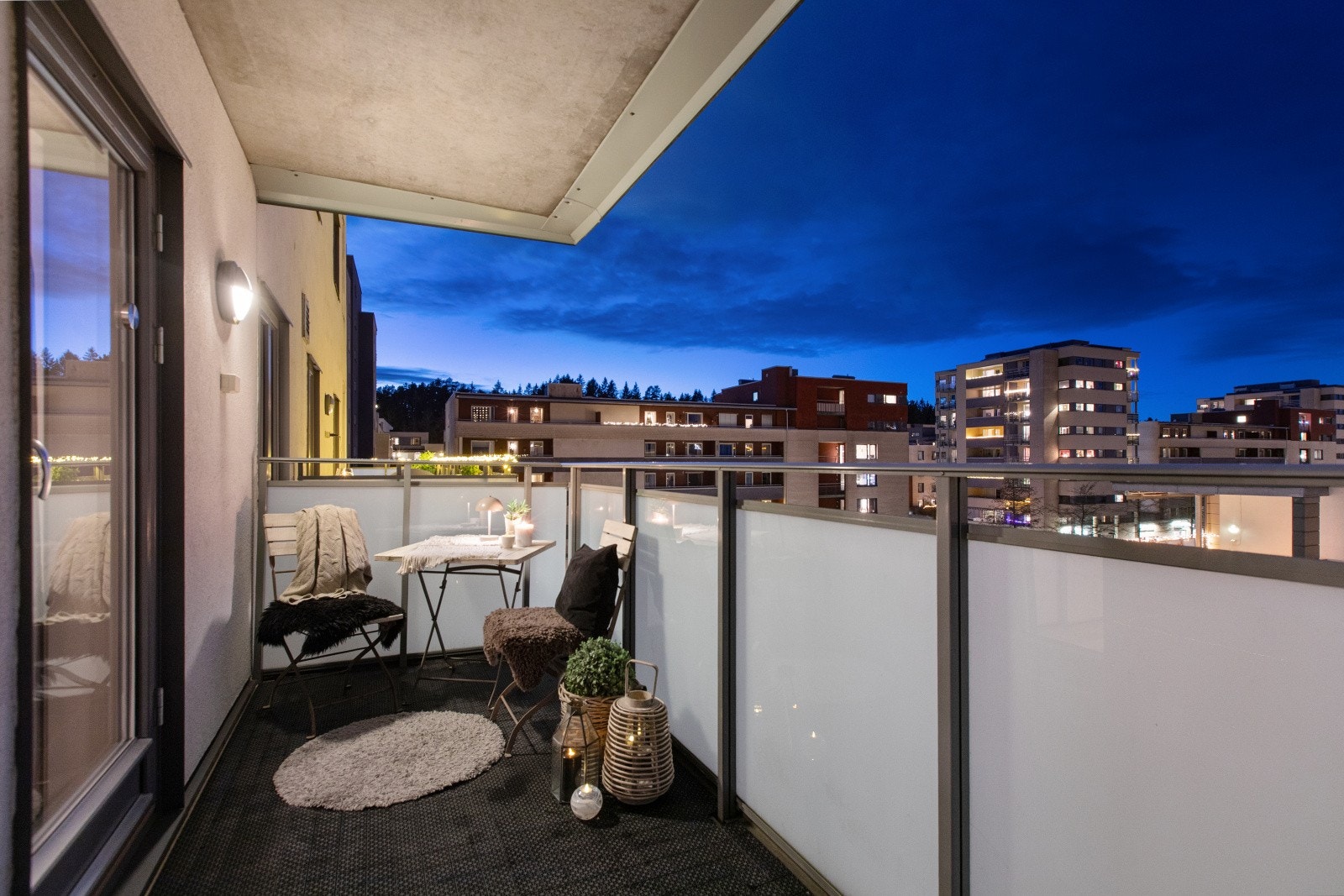 Kveldsstemning på soveromsbalkongen. Galleribilde