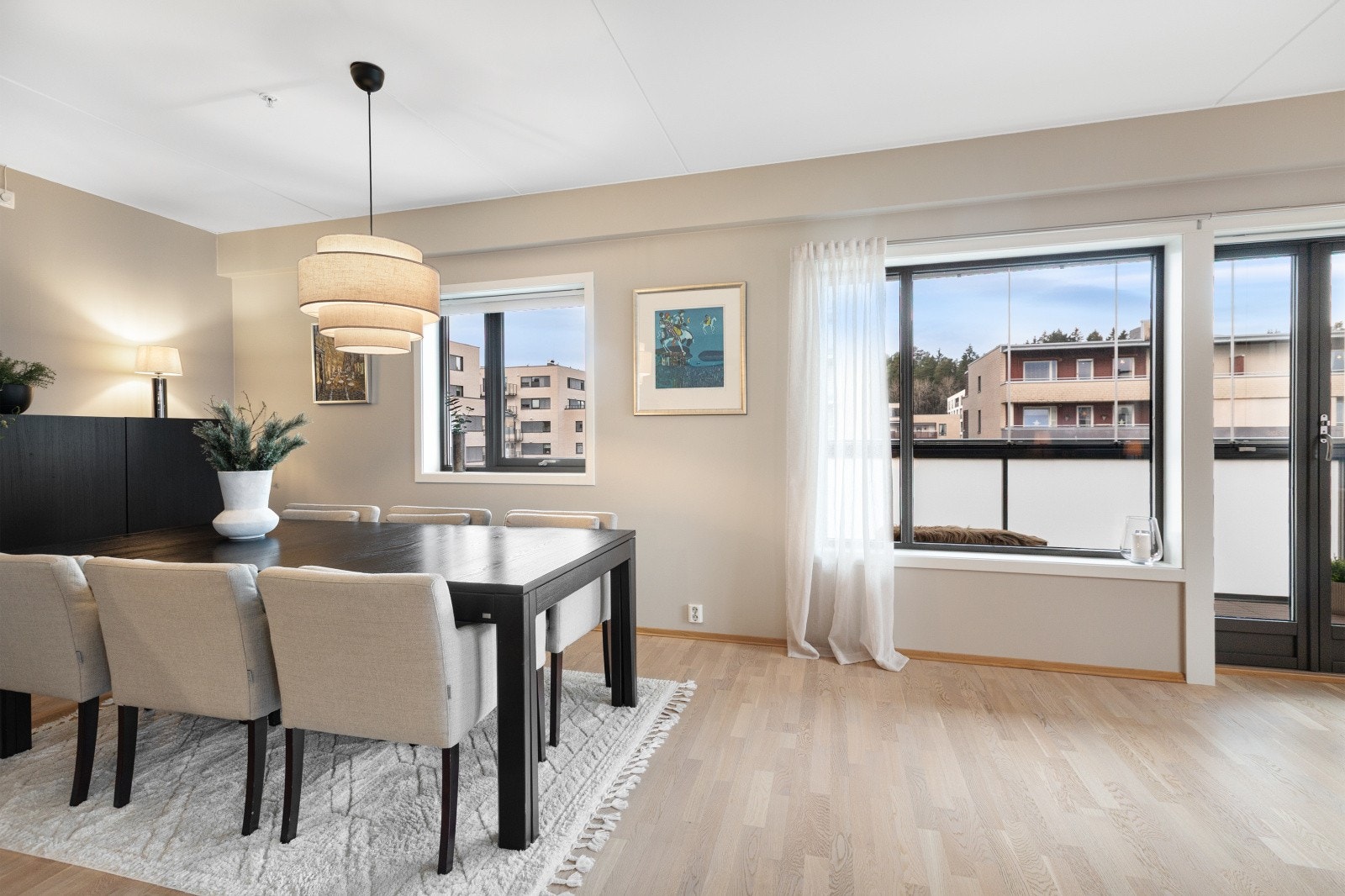 Fra stuen er det adkomst til balkongene. Galleribilde