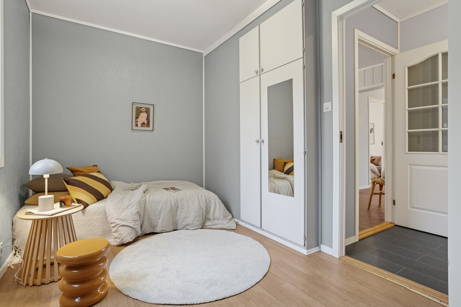 Soverom med innebygd garderobeskap. Galleribilde