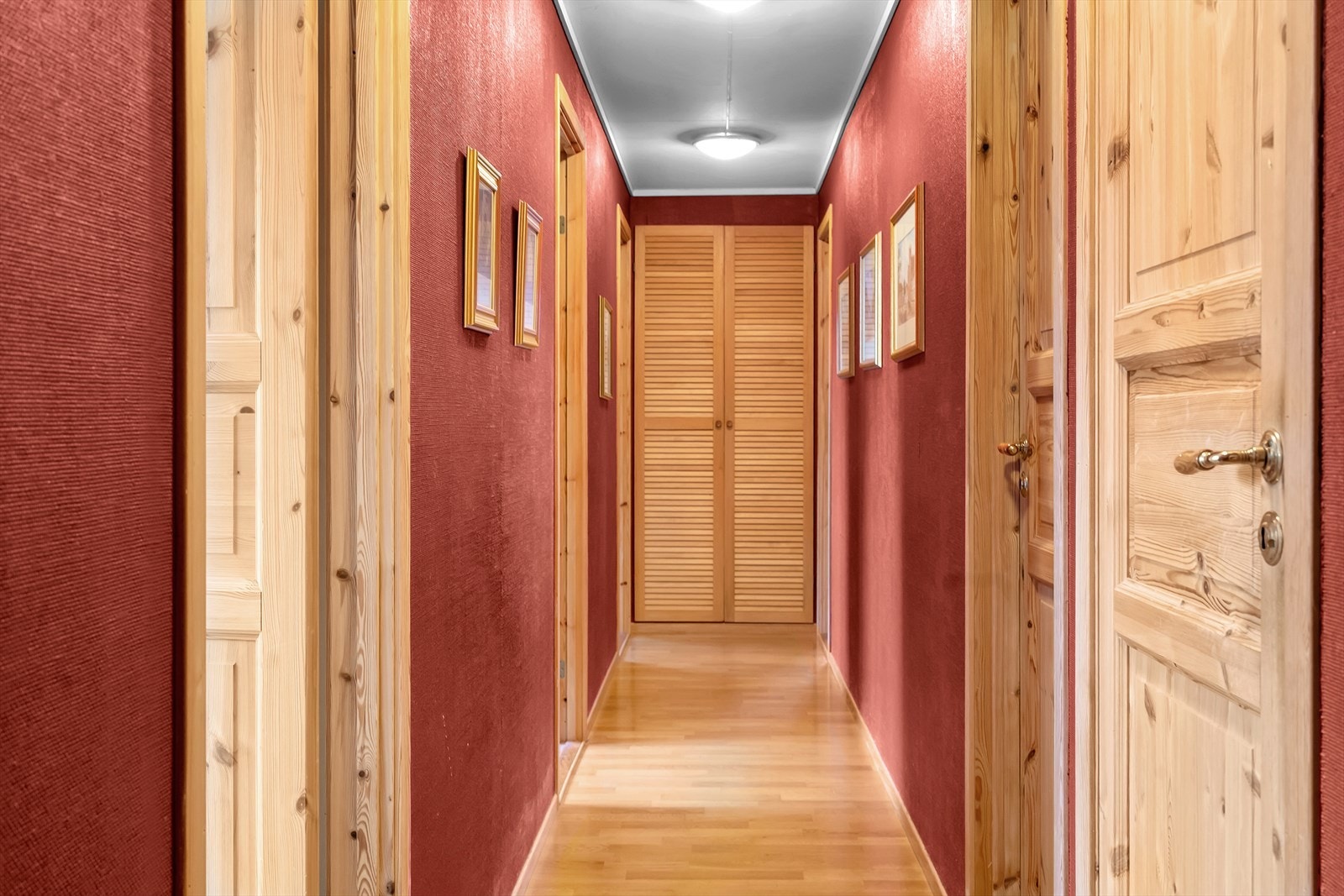 Mellomgang til resterende rom. Galleribilde