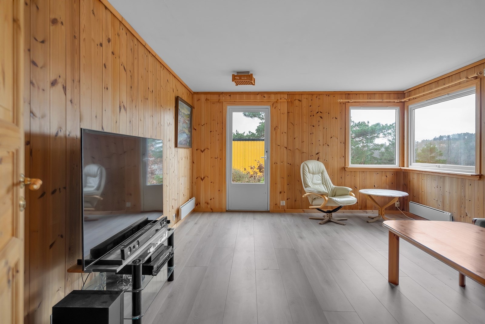 Dette allsidige rommet egner seg perfekt til lek, avslapping eller sosiale sammenkomster. Galleribilde