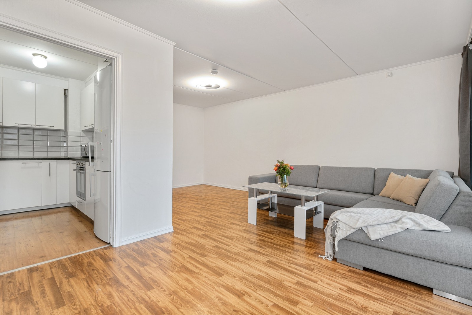 I tilknytning til kjøkkenet er det god plass til å sette inn spisestue hvor hyggelige måltider kan nytes med venner og familie. Galleribilde