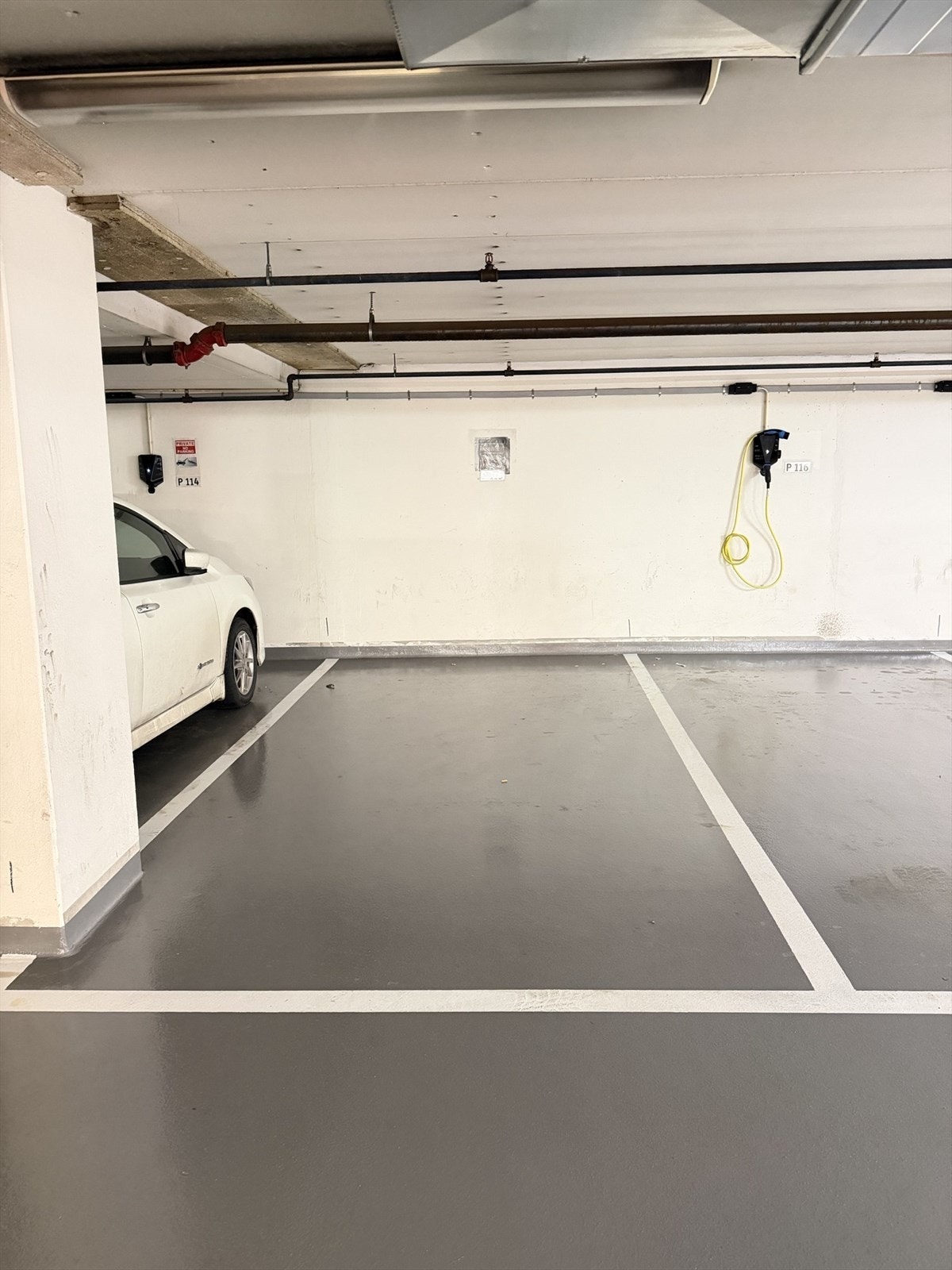 Romslig garasjeplass til salgs! Plass nr. P115 i oppvarmet anlegg. Galleribilde