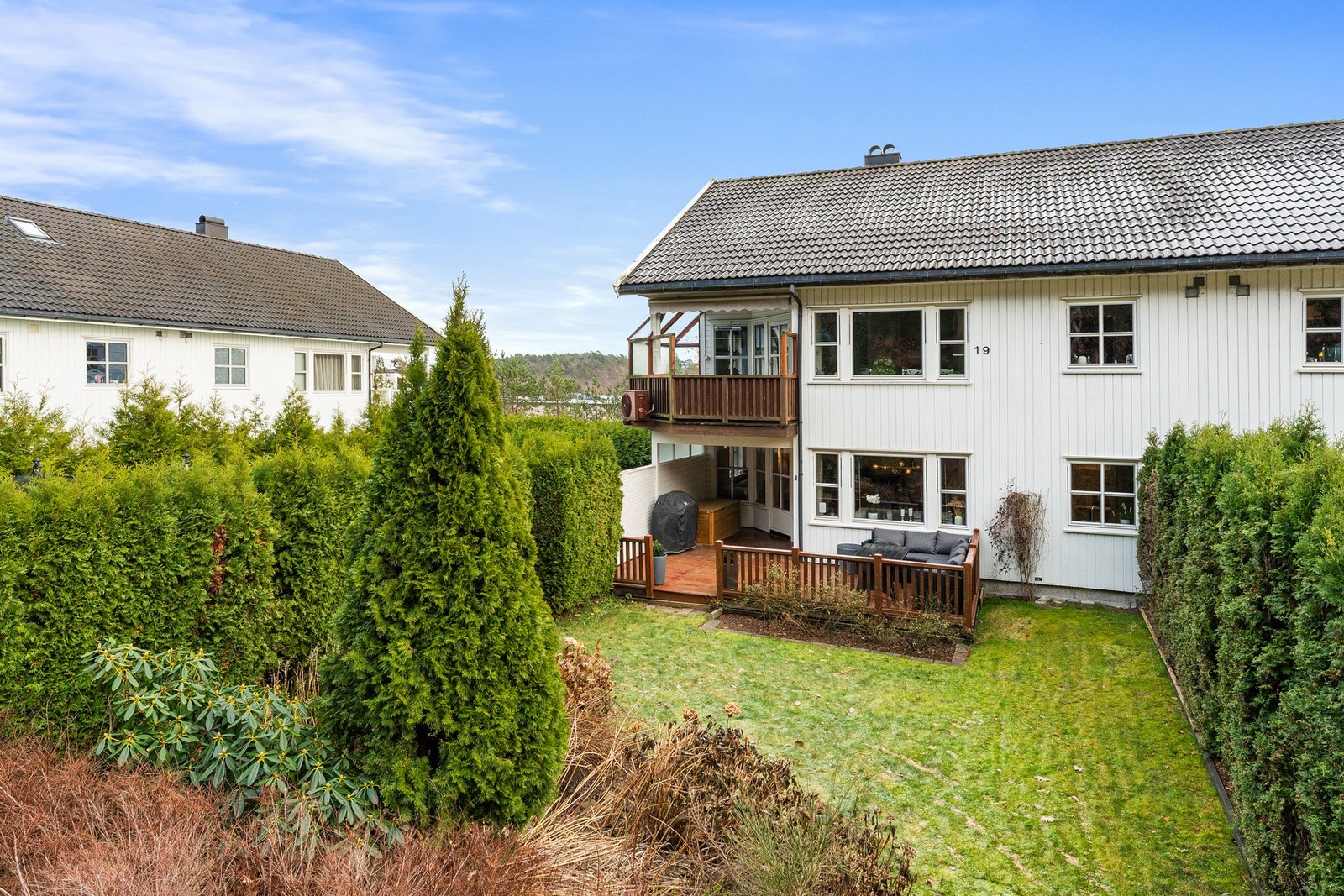 Flott hage og platting Galleribilde