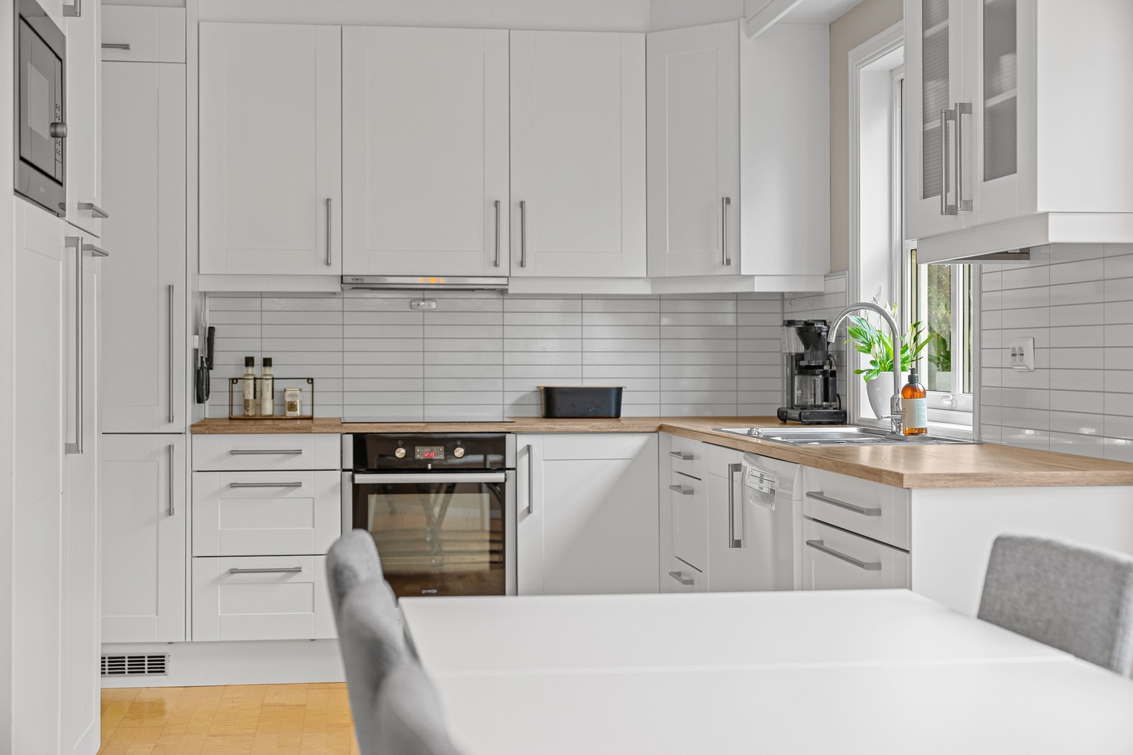 Kjøkken med nyere innredning Galleribilde