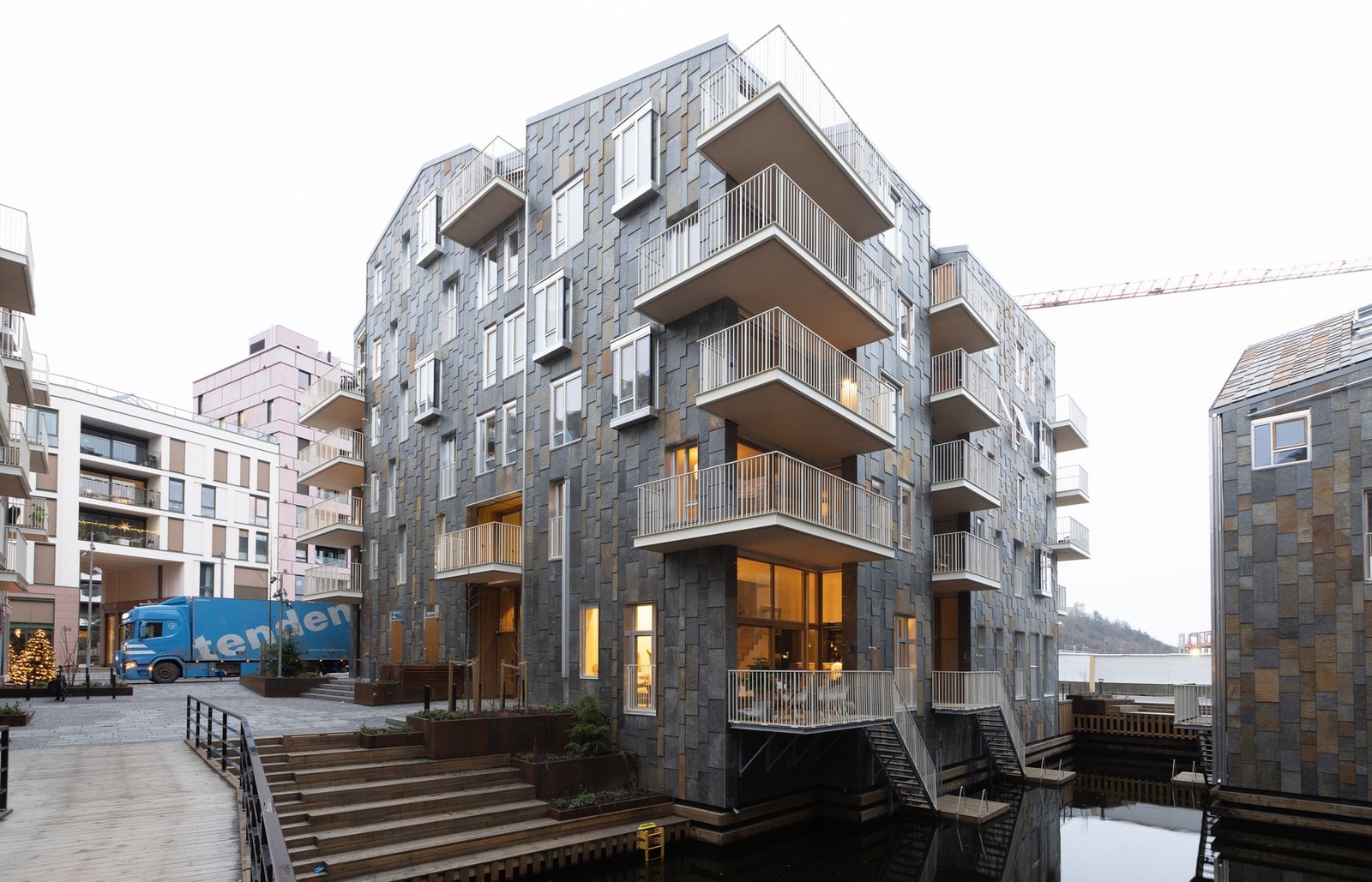 Byggets moderne fasade med arkitektur og materialbruk i tråd med Vannkunsten Syd sitt helhetlige uttrykk. Galleribilde