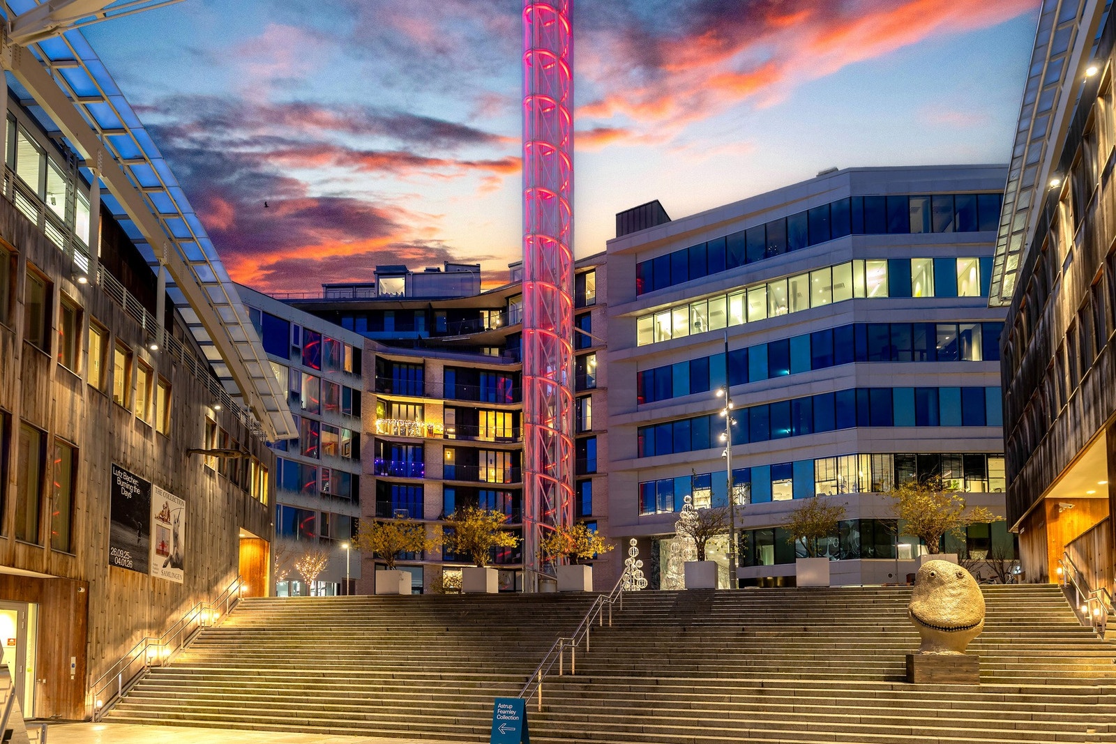 Tjuvholmen er Oslos urbane øyrike, helt unikt, og med mange inspirasjonskilder og referanser, beliggende midt i byen, -"på vannet" Galleribilde