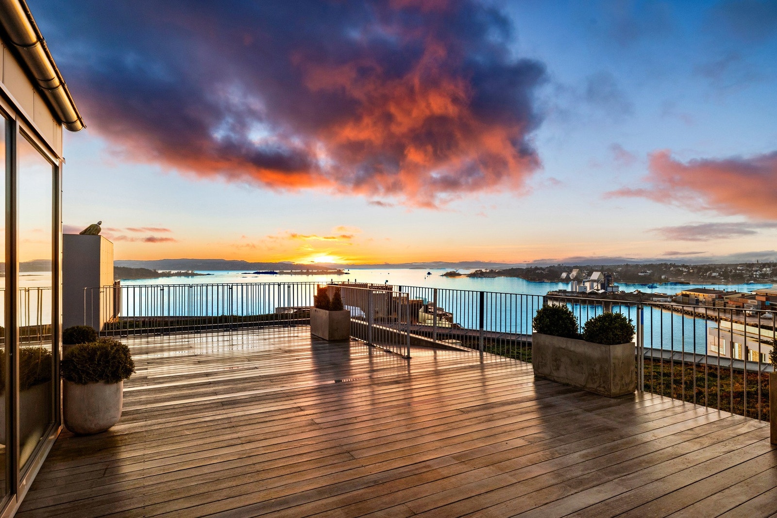 Utsikten fra takterrassen til sameiet. Galleribilde