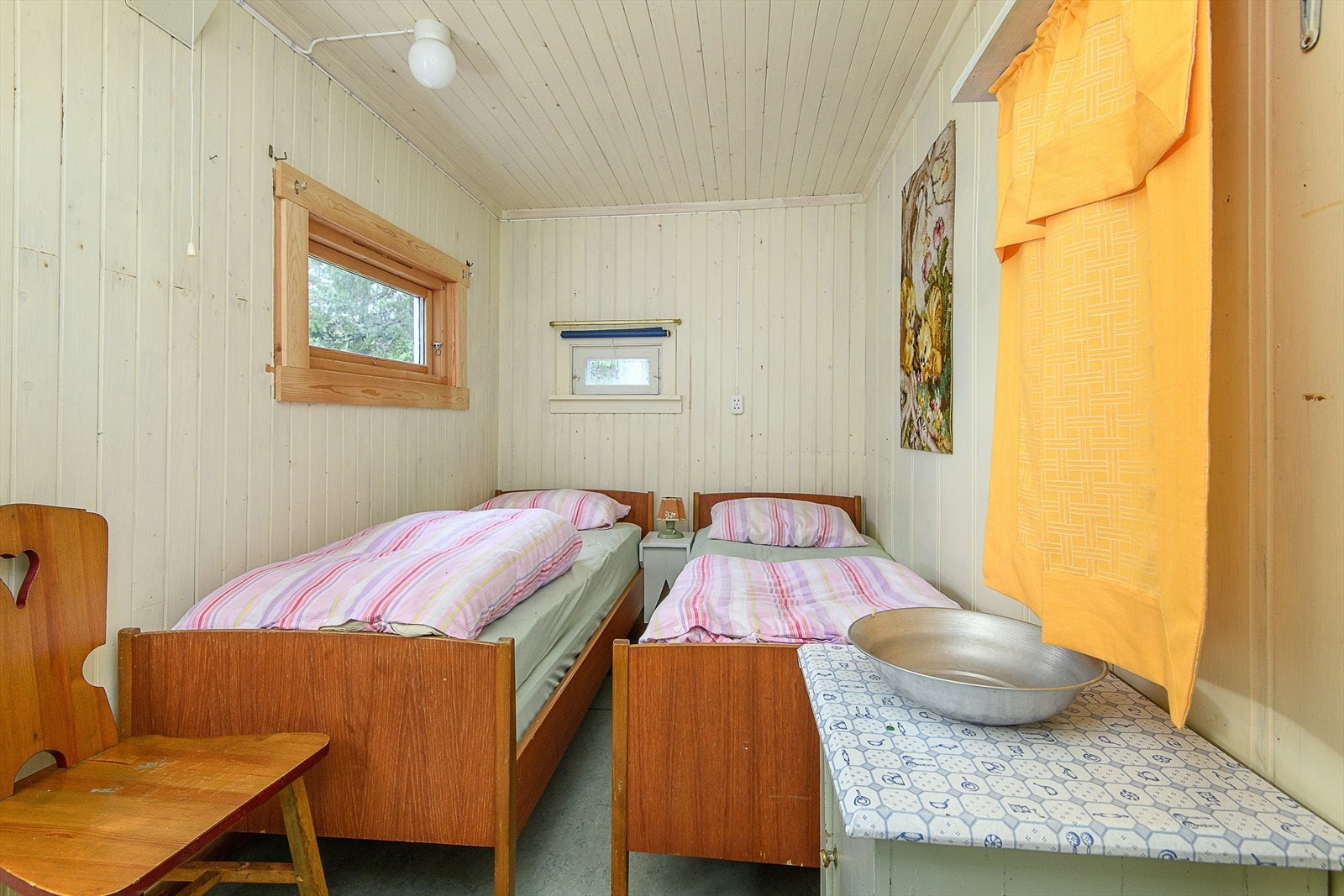 Soverom med plass til 2 senger. Galleribilde