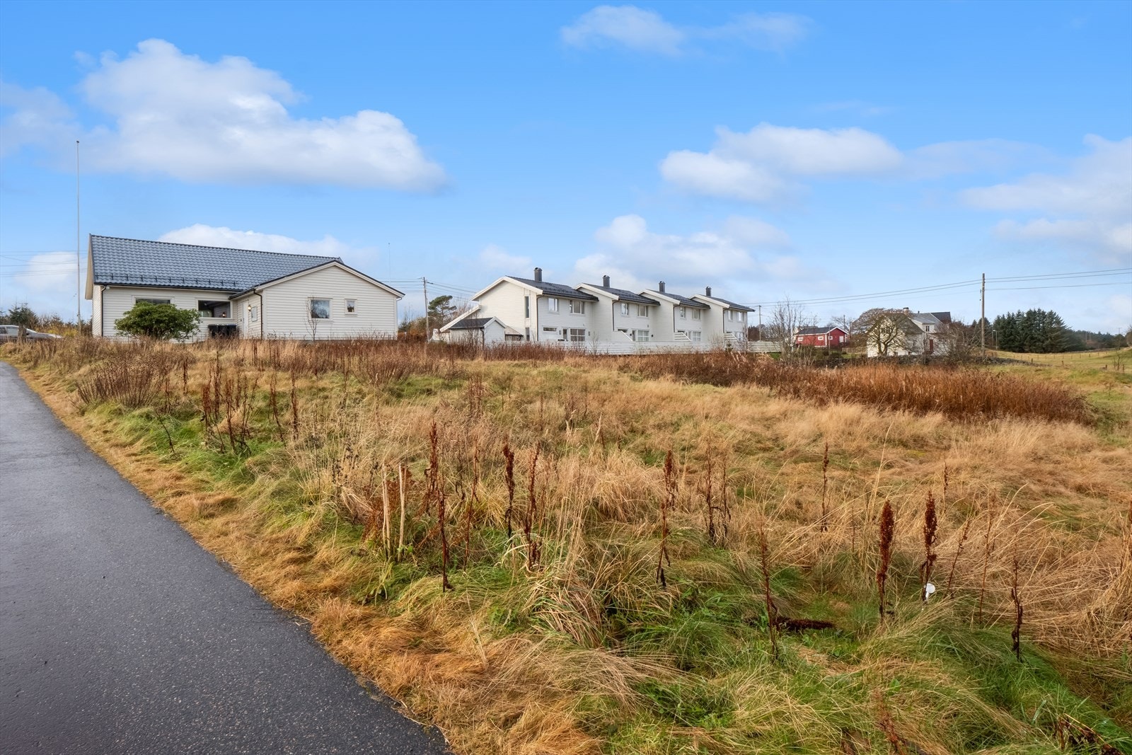 Tinglyst bruksrett til veg og rett til å legge VA-anlegg og ledningsnett på hovedbruket bnr. 11 Galleribilde