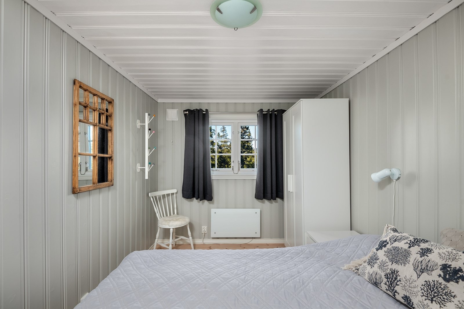 Garderobeskap for god oppbevaring. Galleribilde