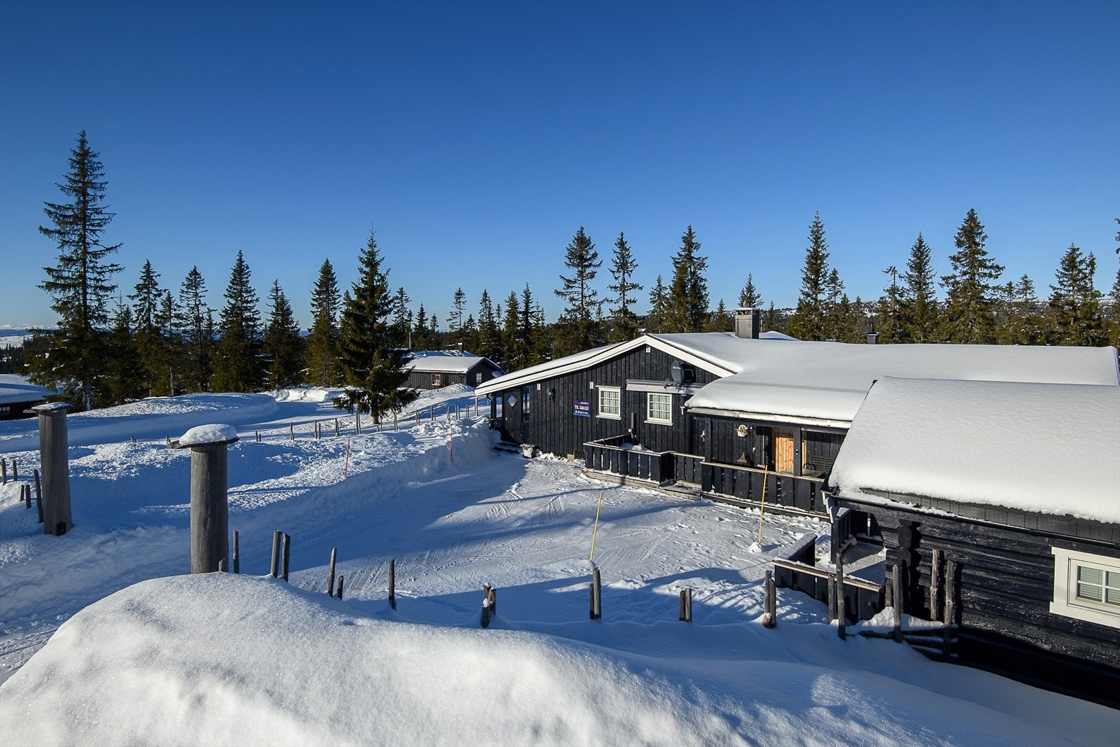 Fine parkeringsmuligheter inne på eget tun. Galleribilde