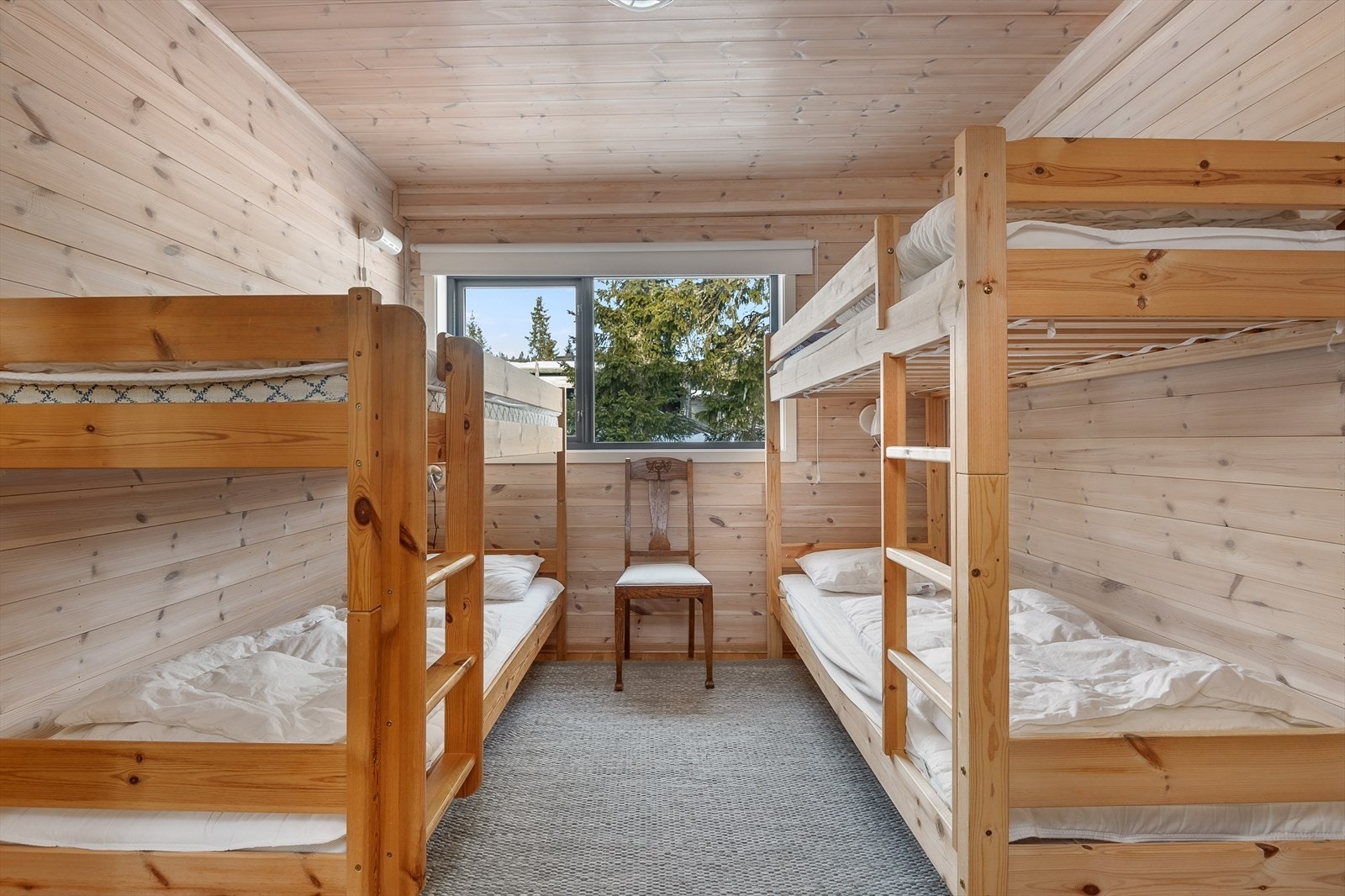 Soverom 1 med adkomst fra stua er innredet med 2 køyesenger. Galleribilde