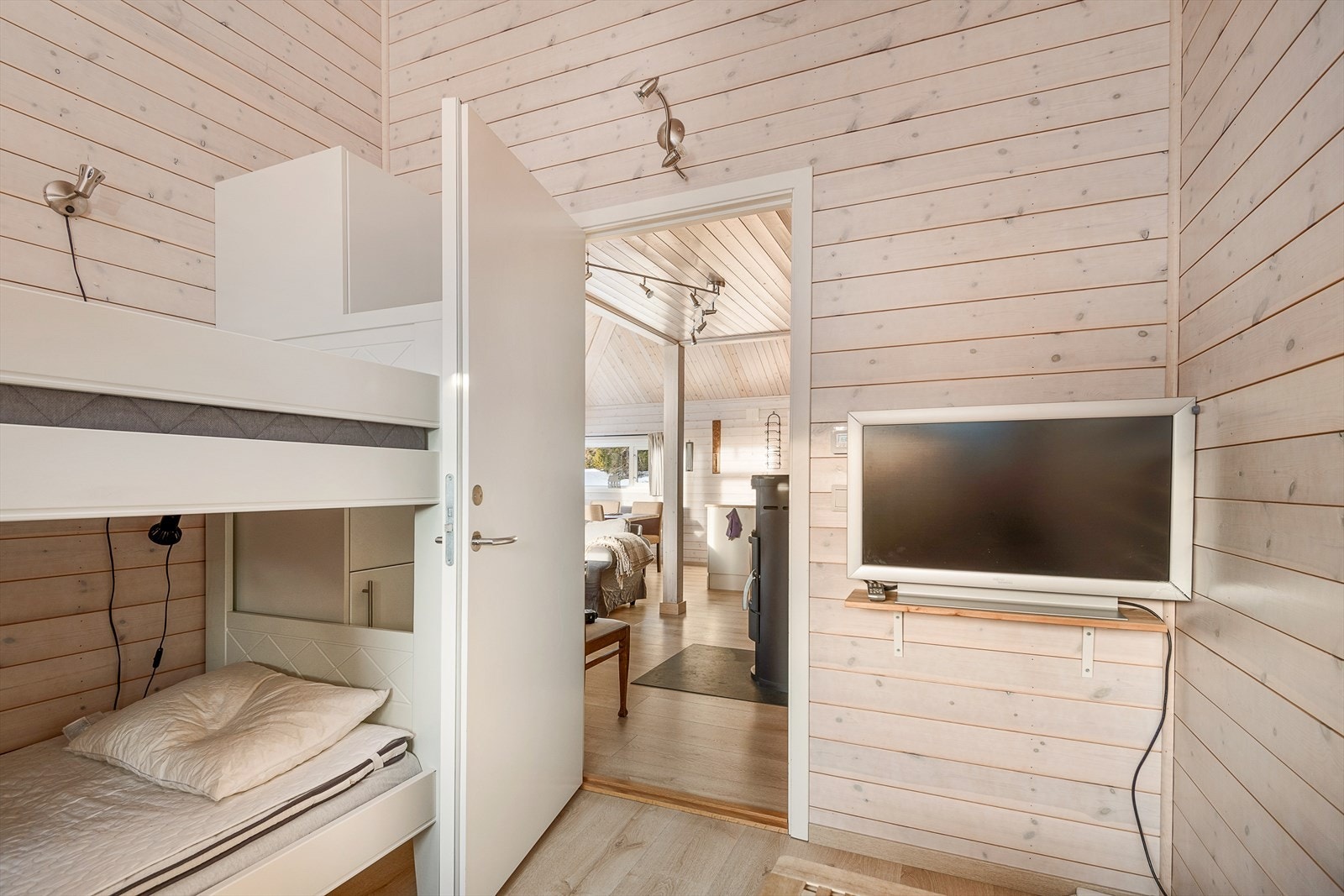 Soverom 3, som har adkomst fra stua har også opplegg for TV. Galleribilde