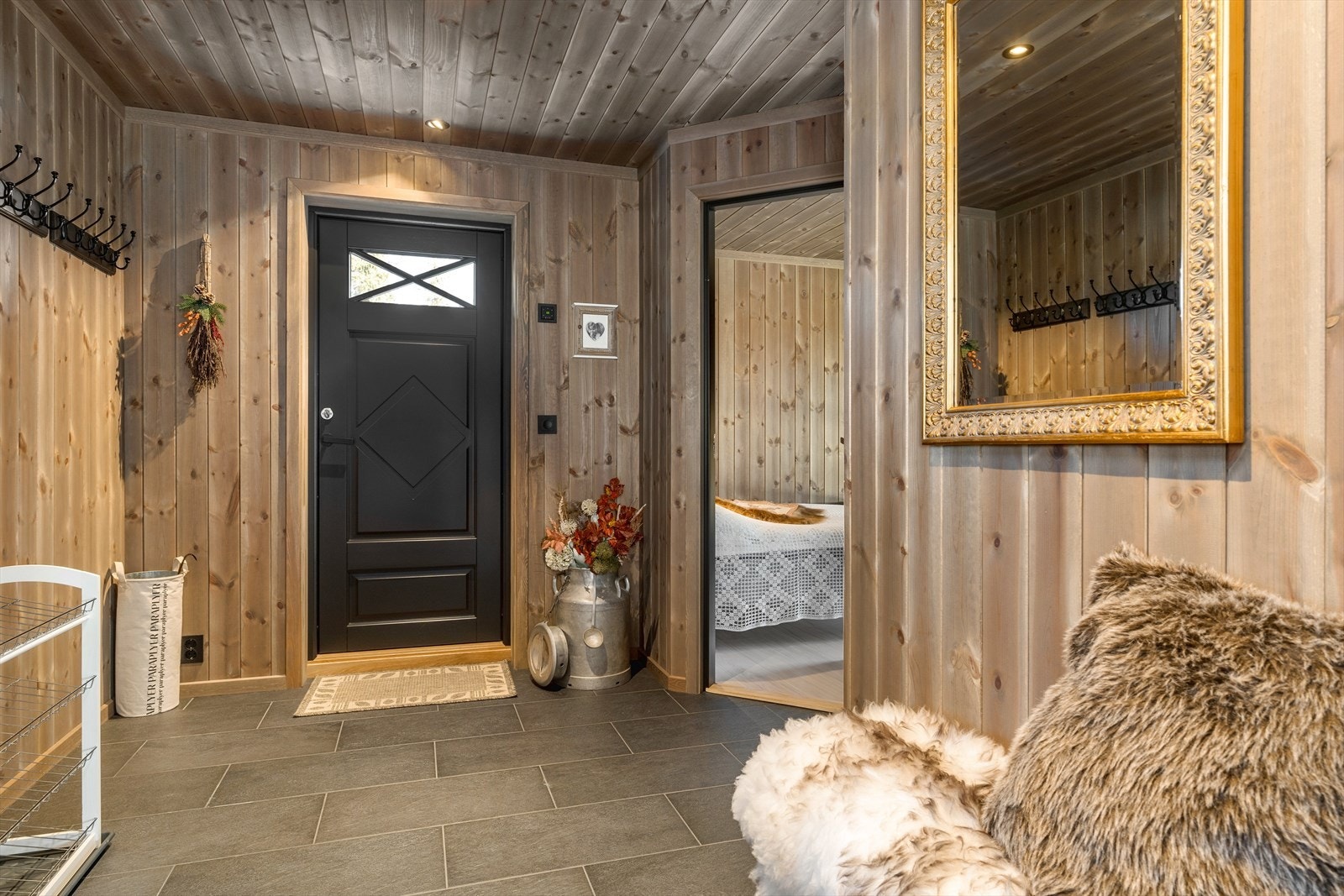 Romslig vf/entre Galleribilde