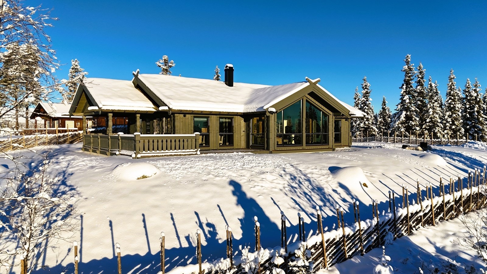 Velkommen til Sjausetvegen 265 i Gol. Nydelig nybygget hytte i vakre omgivelser. Galleribilde