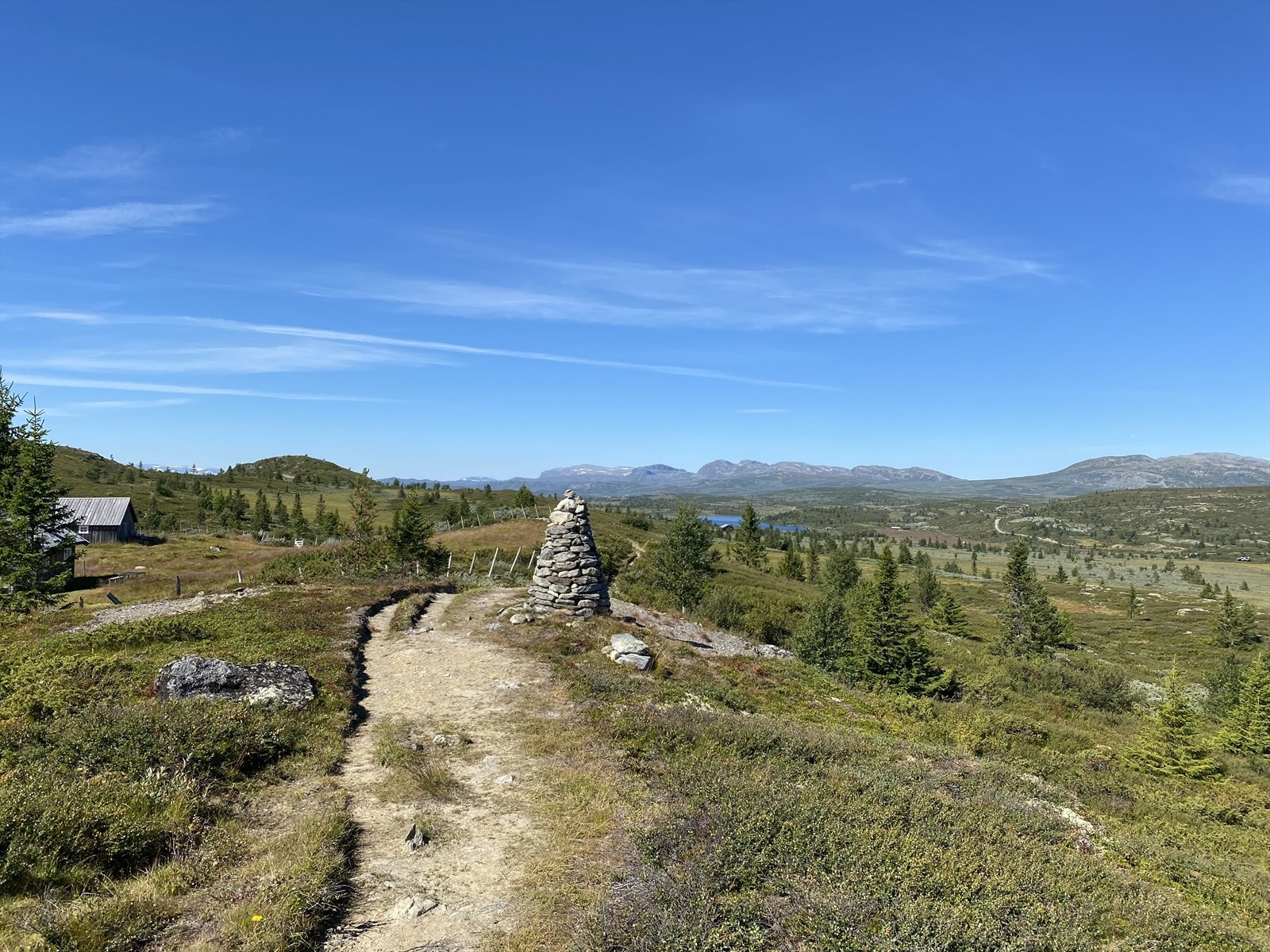 Nydelig utsikt innover mot Ålingsfjella og Hemsedalsfjella Galleribilde