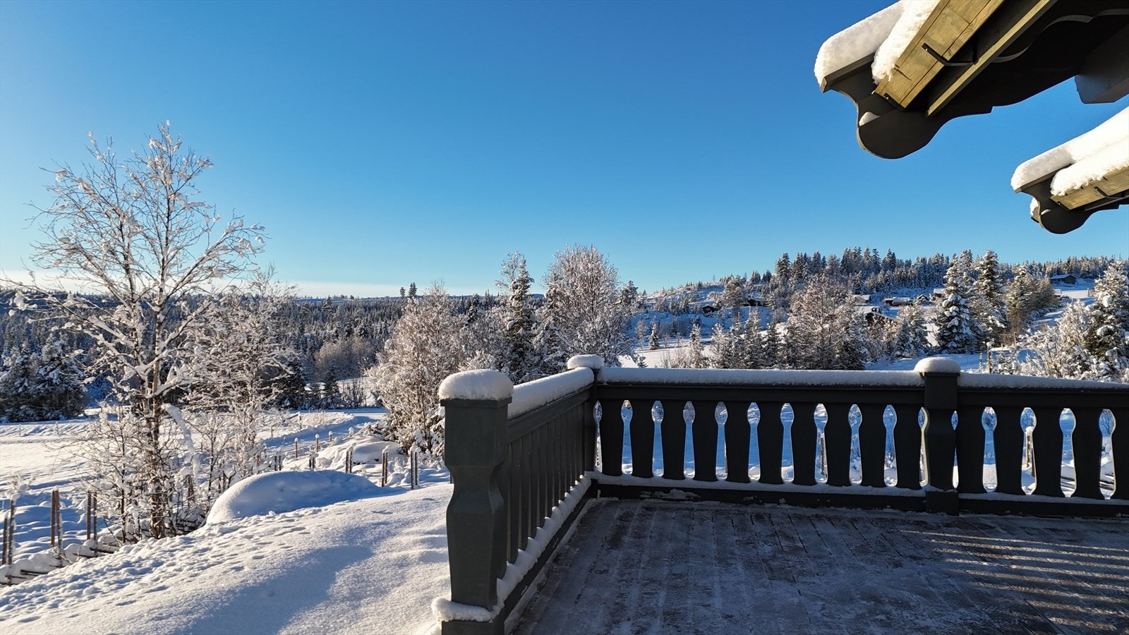 Stor og praktisk terrasse. Galleribilde