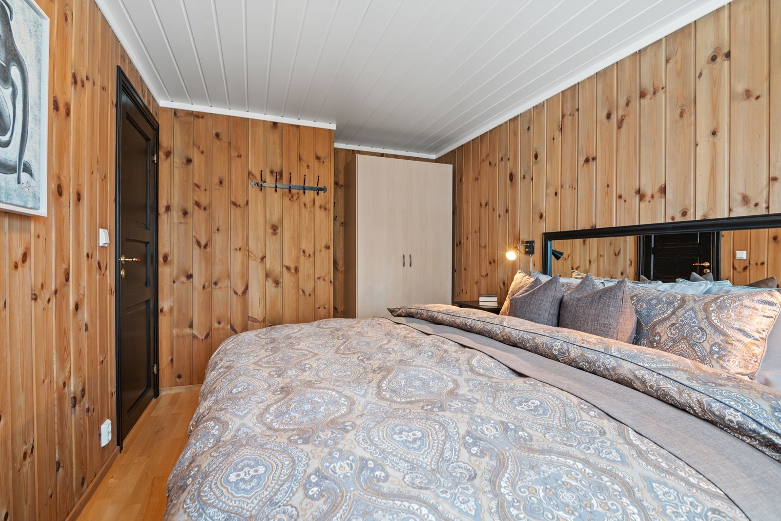 Soverom 1 - hyttas hovedsoverom, som ligger i 1. etasje. Galleribilde