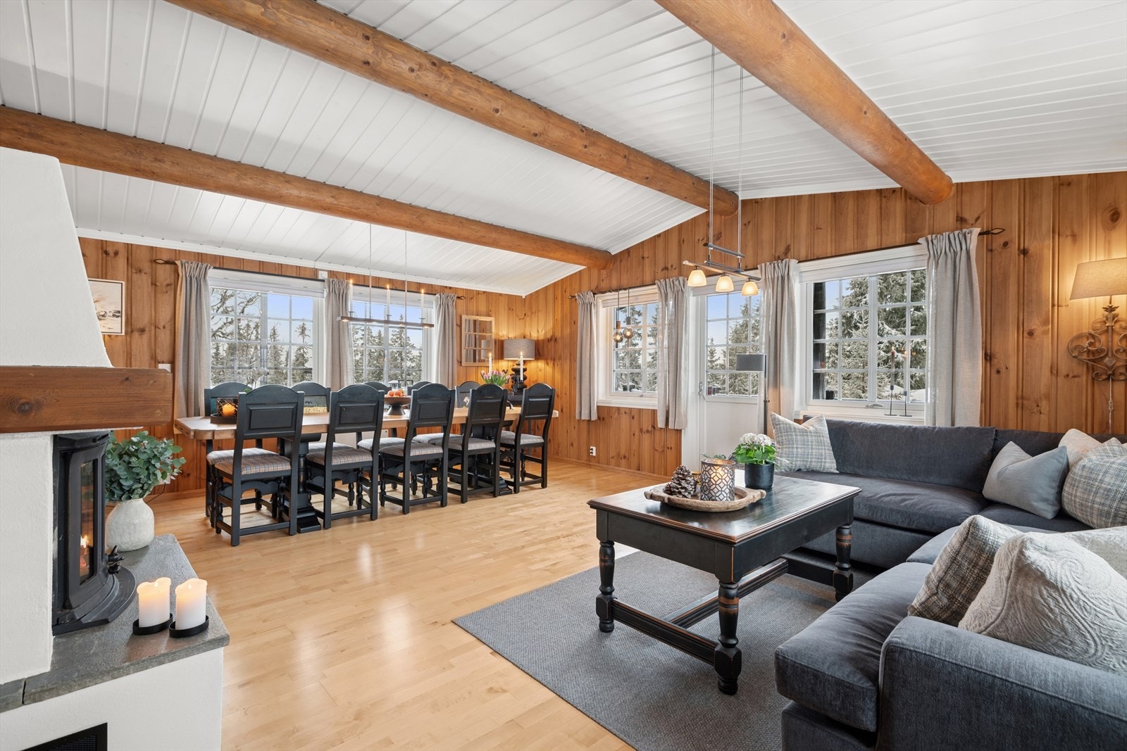 Hytta har en utmerket planløsning som sørger for en åpen og sosial stue-/kjøkkenløsning. Galleribilde