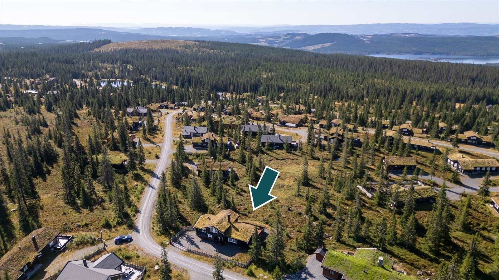 Sjusjøen er en av Norges beste helårsdestinasjoner, kjent for sitt fantastiske langrennsløypenett. Denne hytta har en flott, rolig og usjenert beliggenhet. Galleribilde