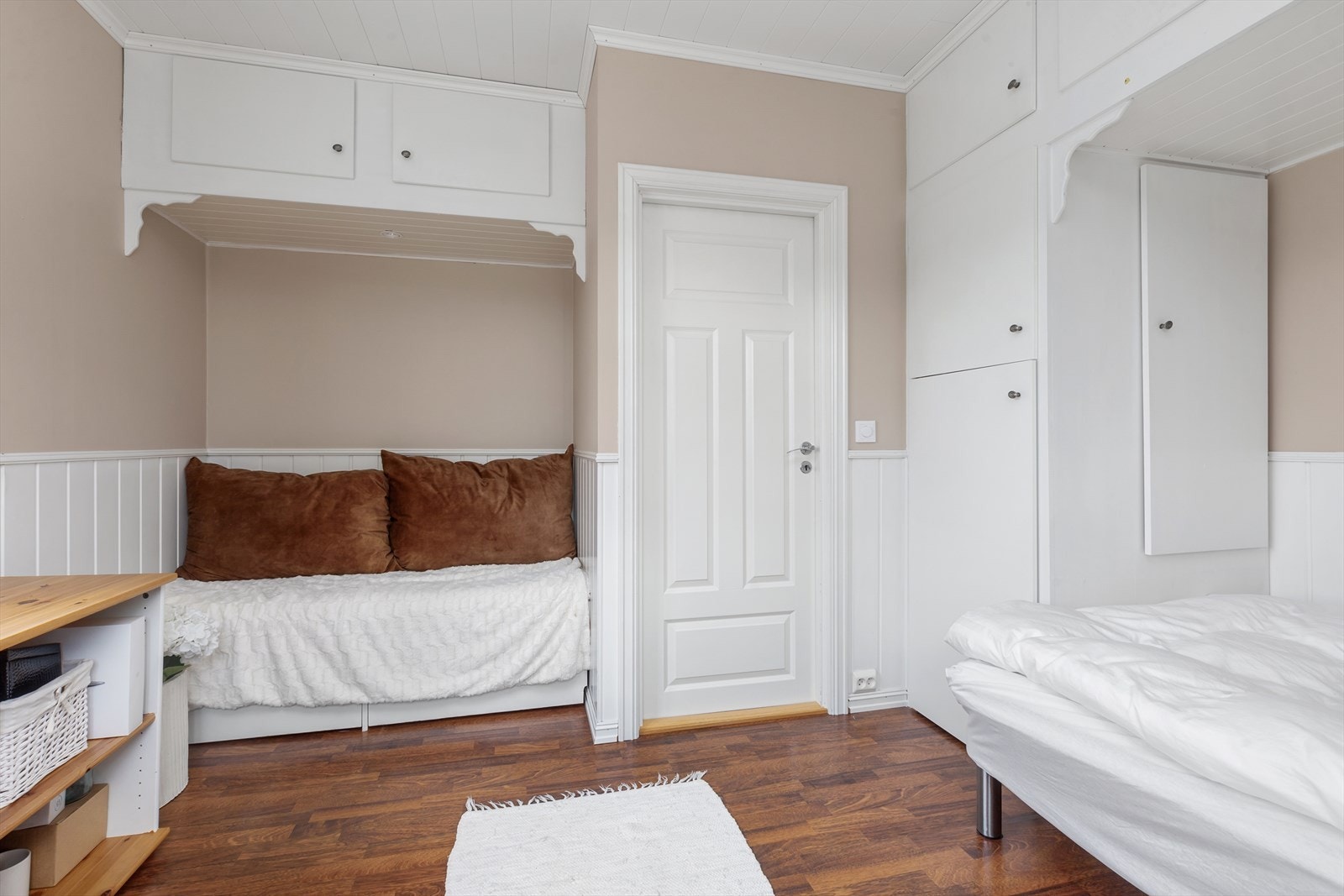 Det er plassbygget garderobeskap Galleribilde