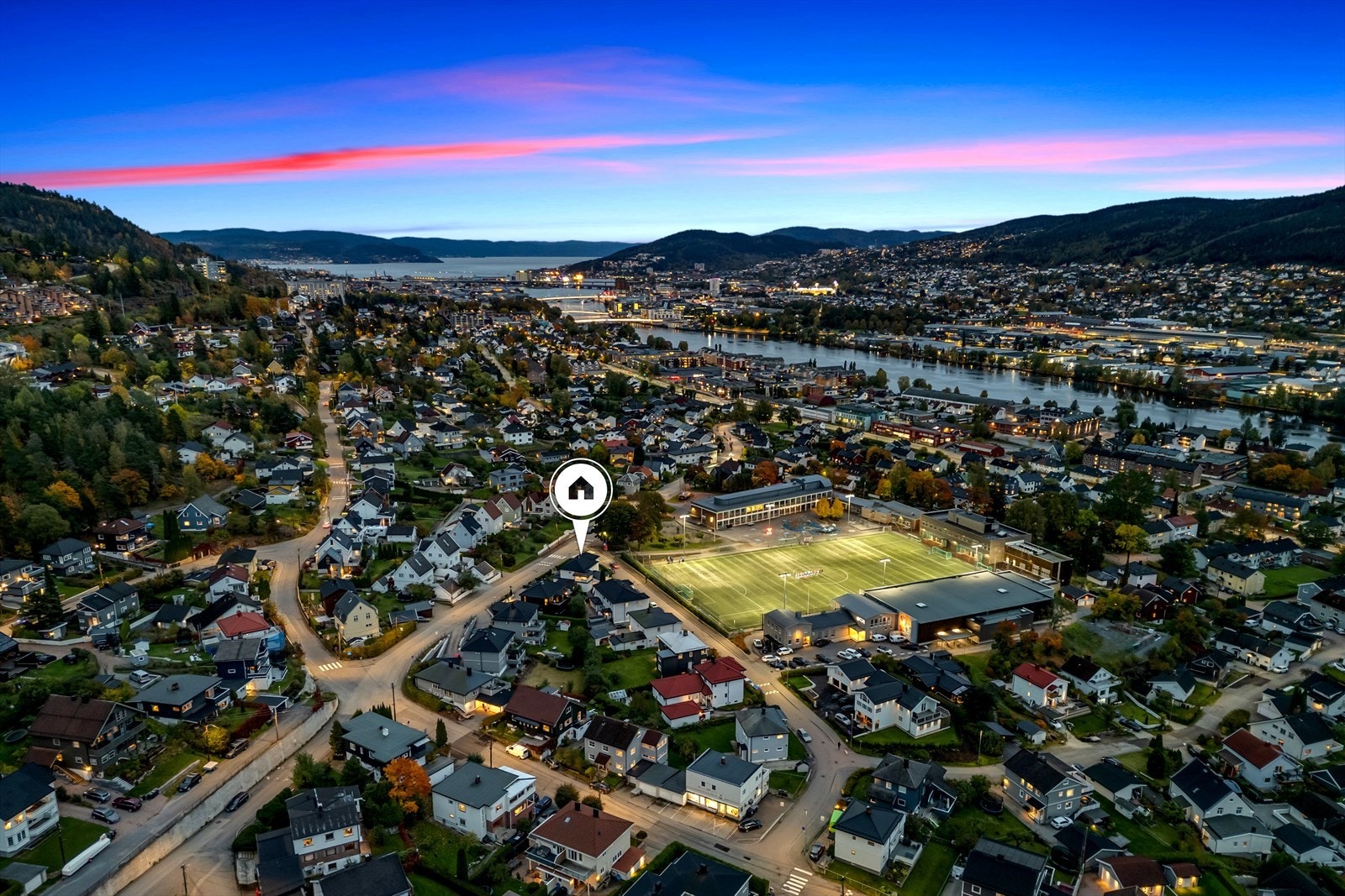 Eiendommen har en attraktiv beliggenhet i et stille og etablert boligområde på Øren Galleribilde