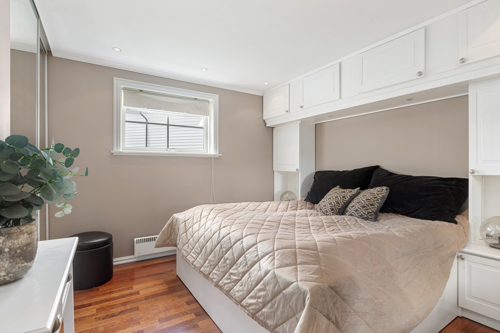 Soverommet har i tillegg direkte adkomst til eget privat bad Galleribilde