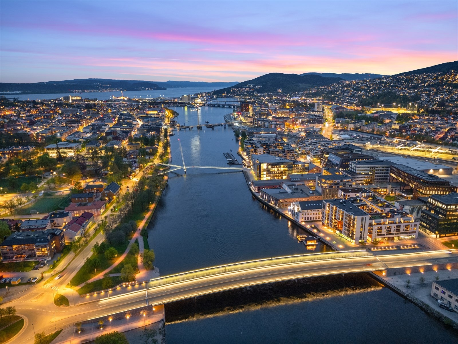 Det er fine turmuligheter langs elvepromenaden til Drammen sentrum Galleribilde