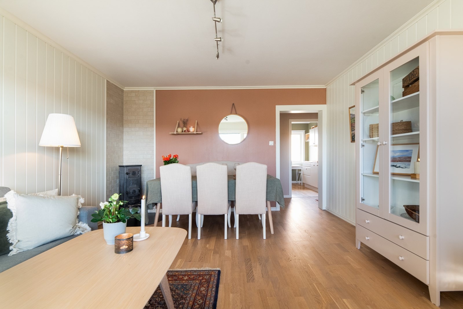 Koselig vedovn sørger for ekstra varme og god atmosfære i vinterhalvåret. Galleribilde