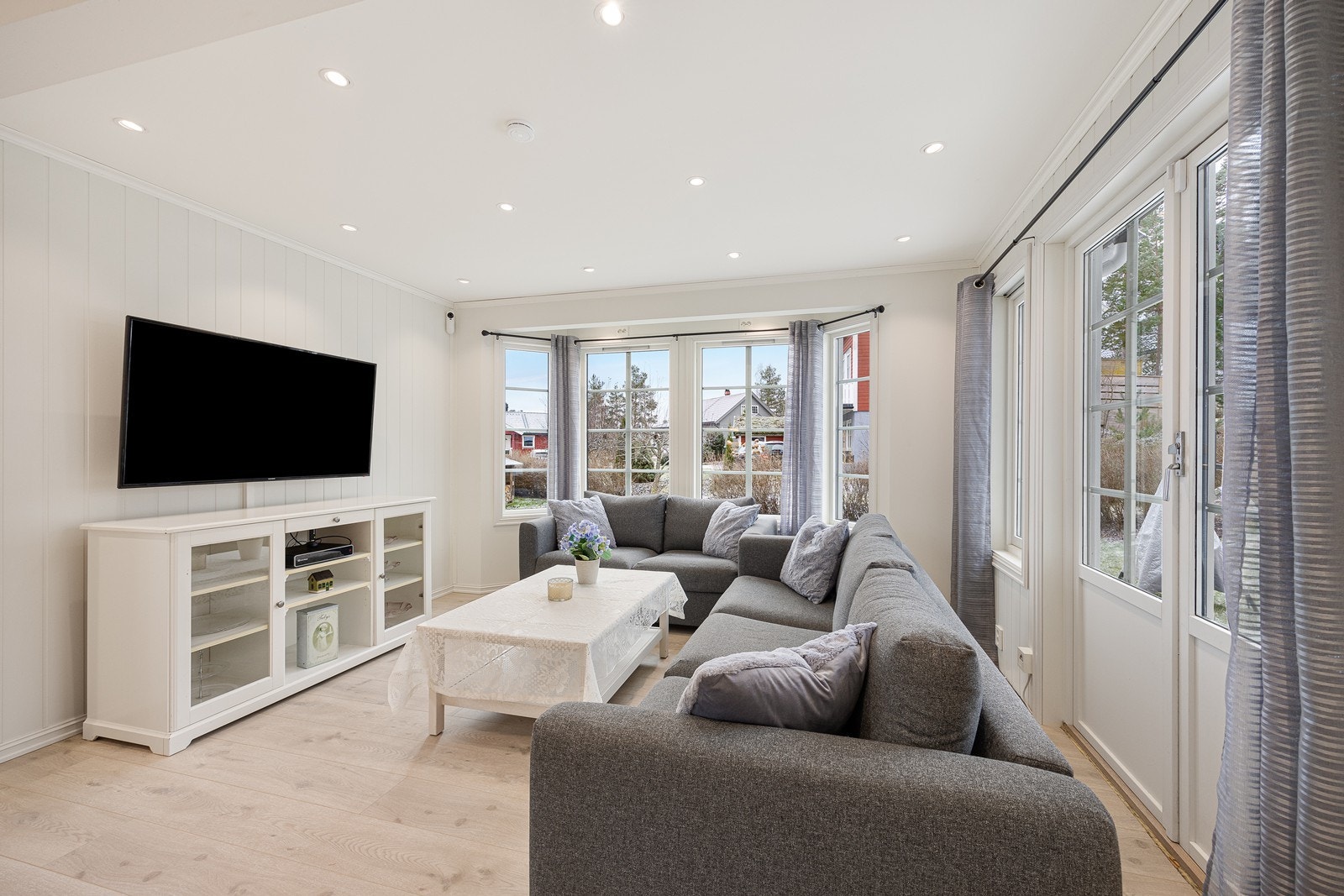 God plass til sofagruppe og tv-/medialøsning. Galleribilde