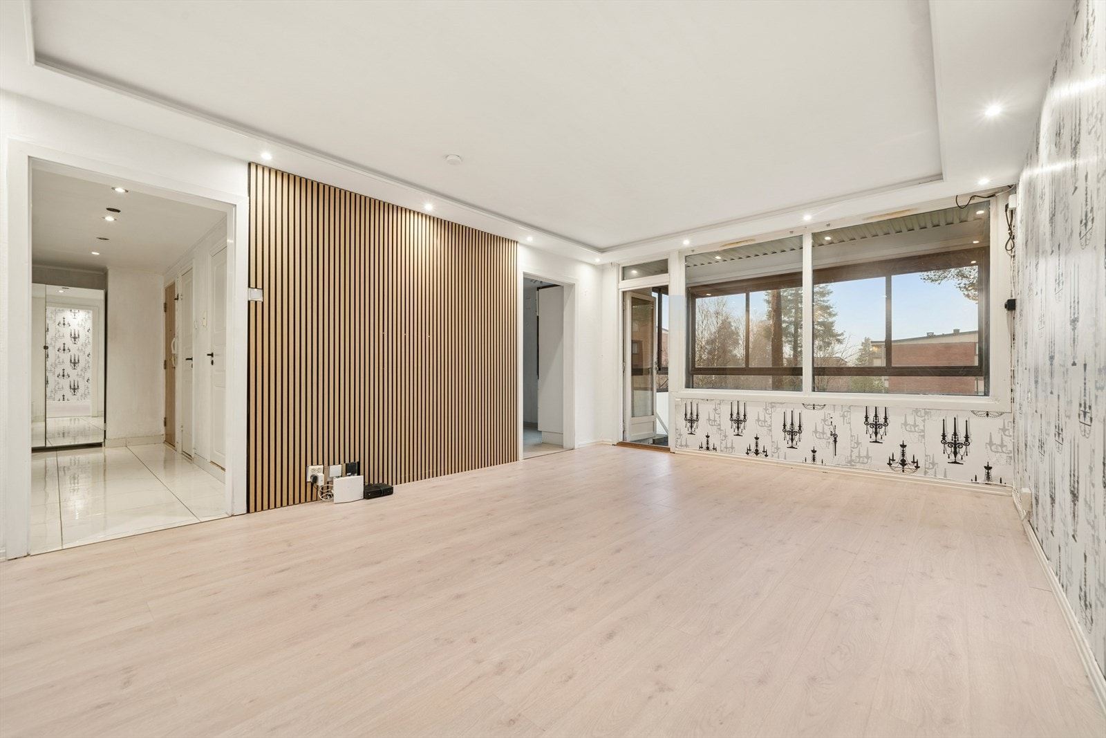 Leiligheten har en romslig stue som er enkel å møblere. Galleribilde