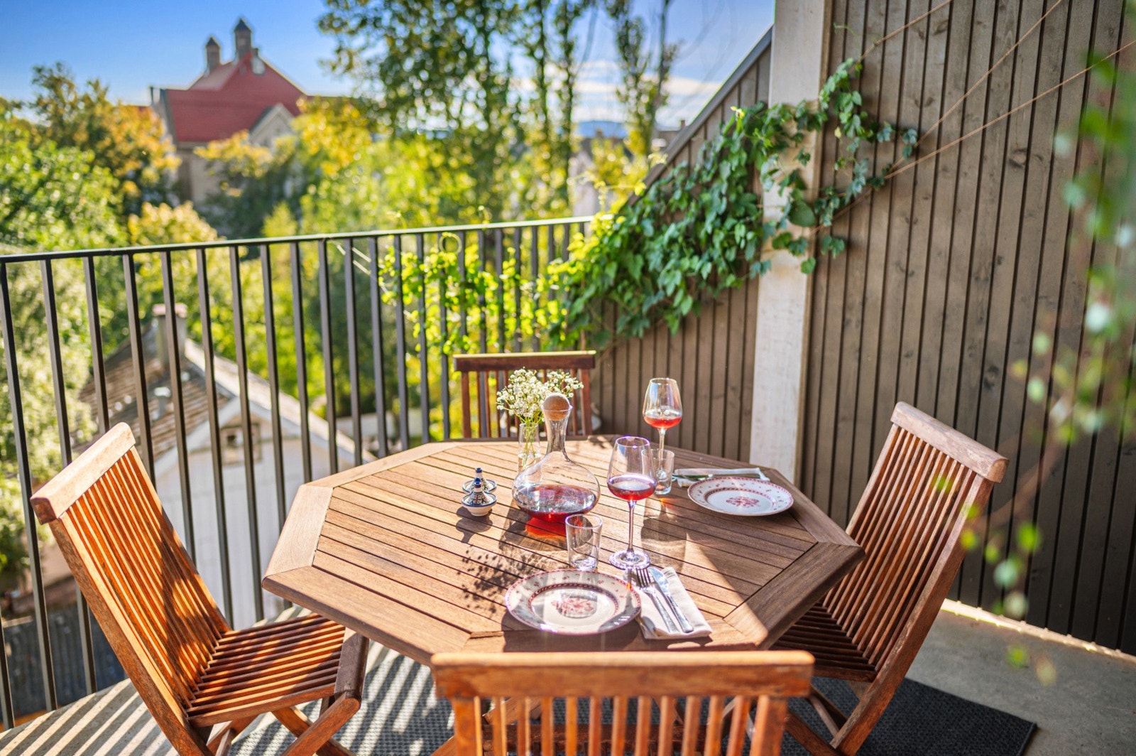 Detaljbilde spisebord. Galleribilde