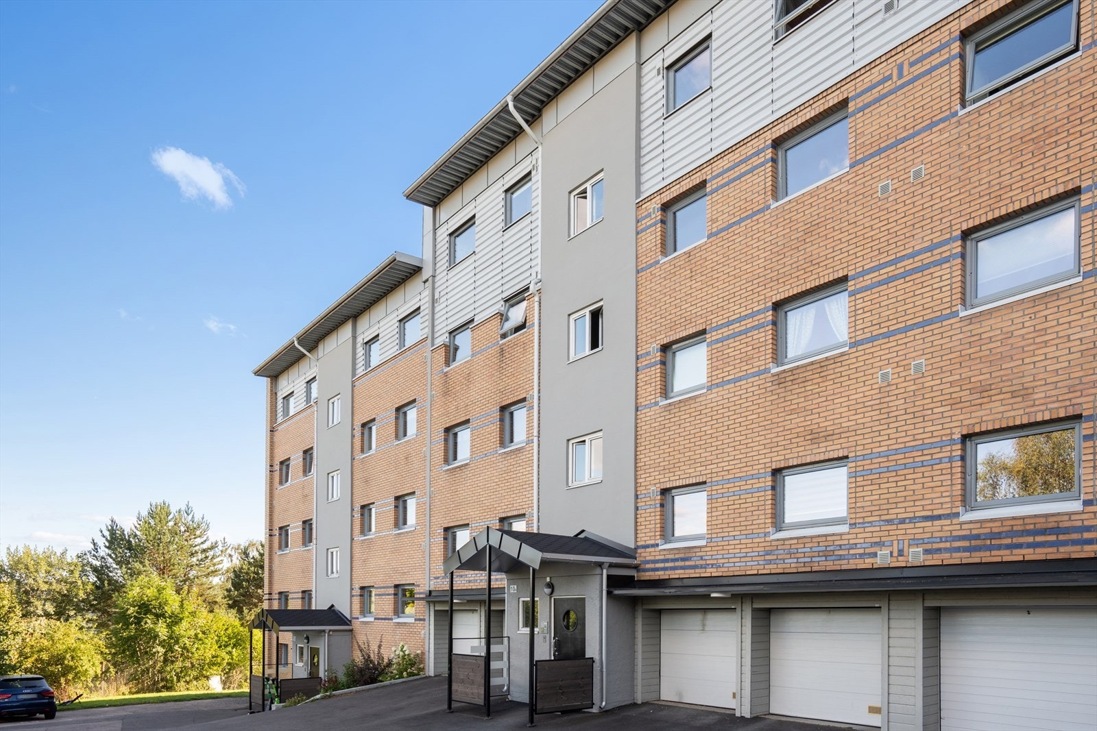 Her bor du høyt og fritt med flott utsikt og en beliggenhet som gir både ro og nærhet til alt du trenger. Galleribilde