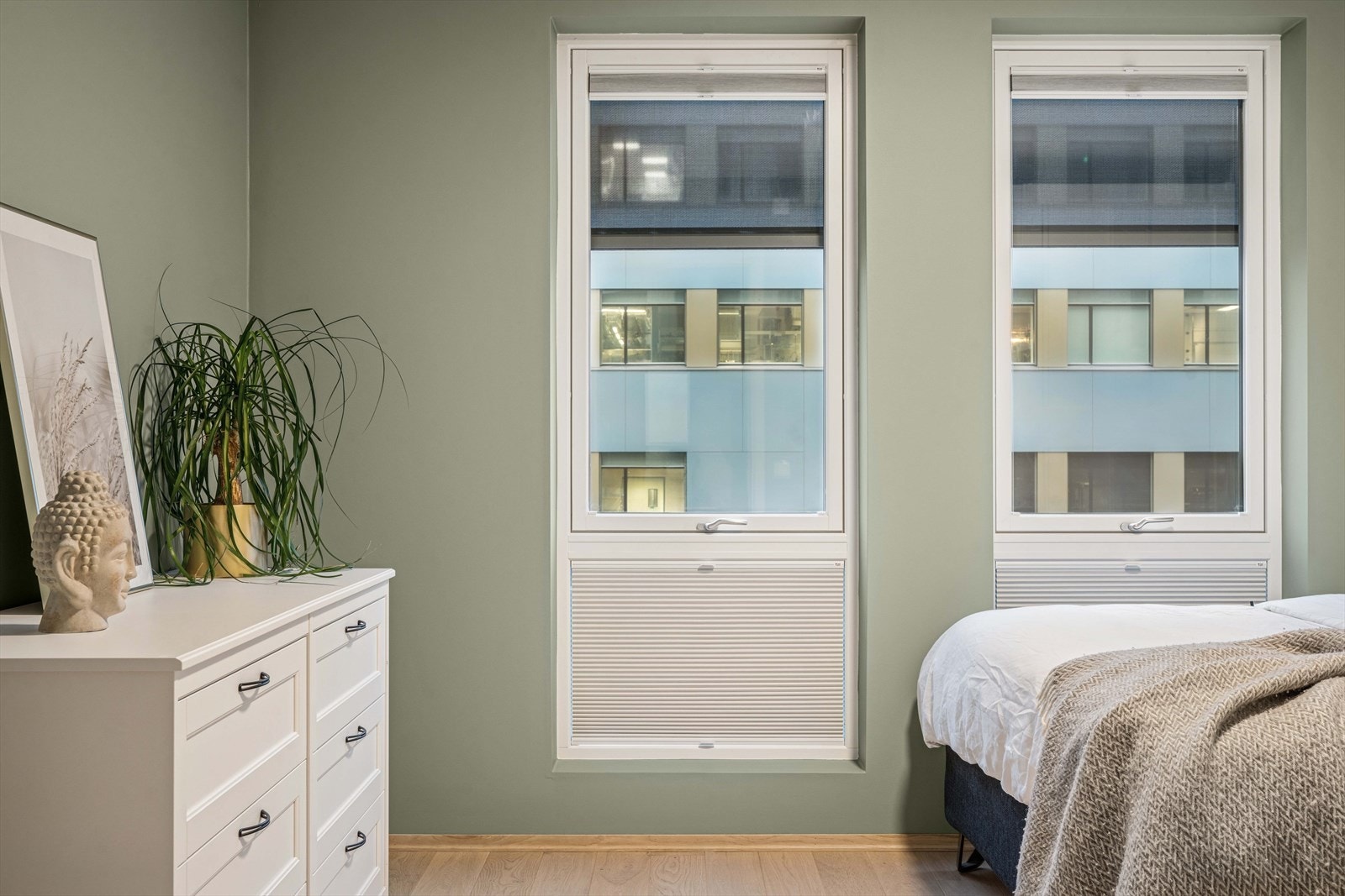 Elektrisk solskjerming på hovedsoverommet som gjør det enkelt å regulere sollys/naturlig lys Galleribilde