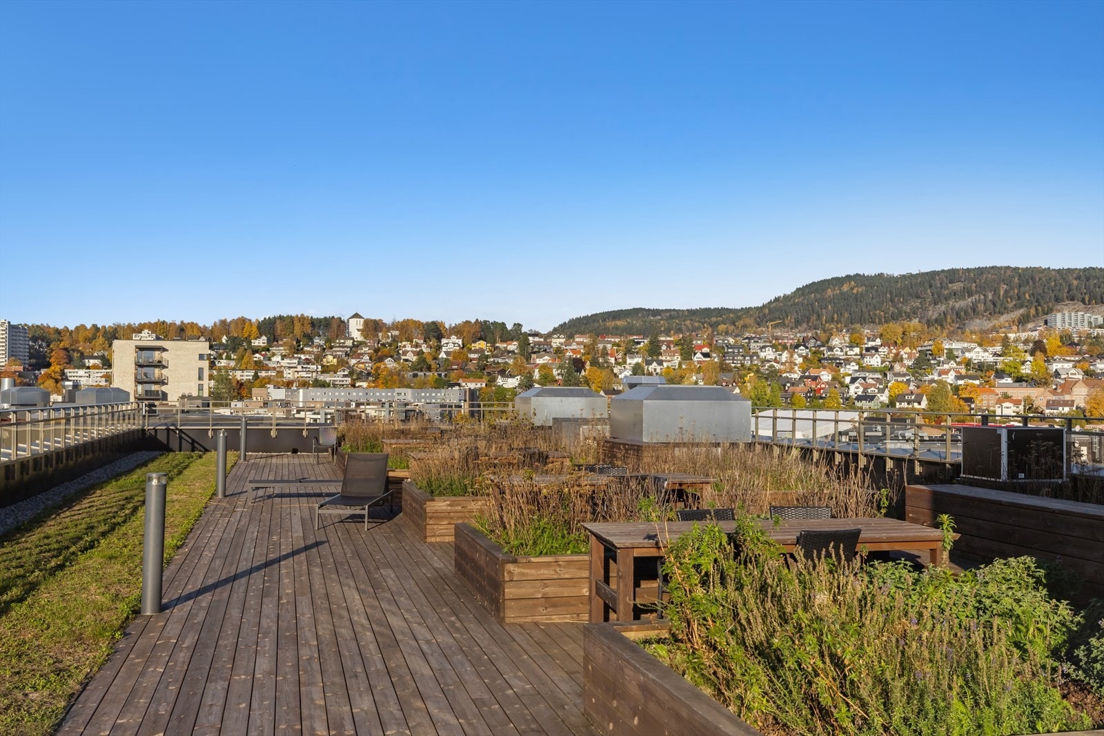 Nydalen har de siste årene gjennomgått en total forvandling fra å være et typisk industriområde til å bli et urbant, levende og meget moderne bydelssenter i bydel Nordre Aker Galleribilde