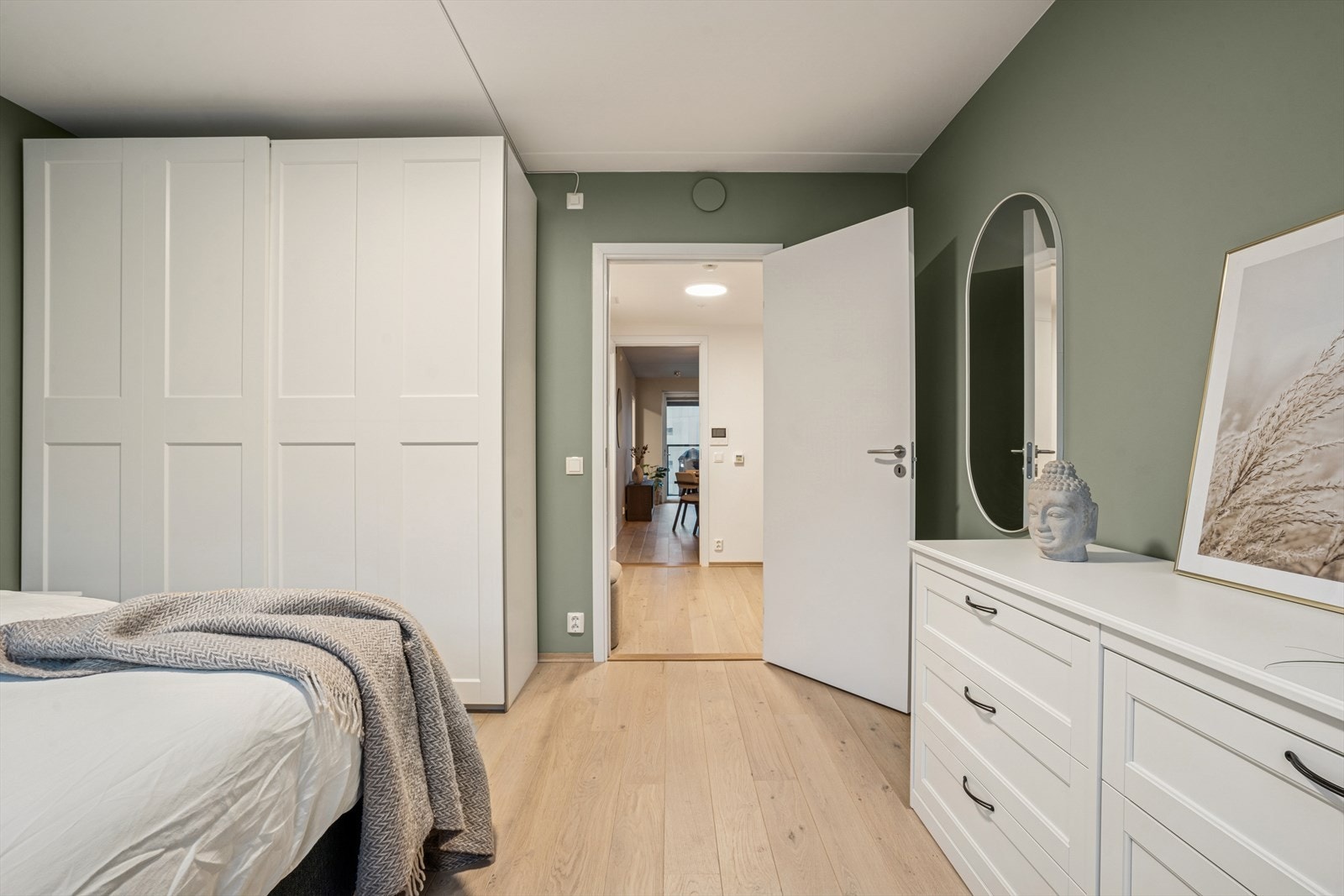 Innredet med garderobeskap Galleribilde