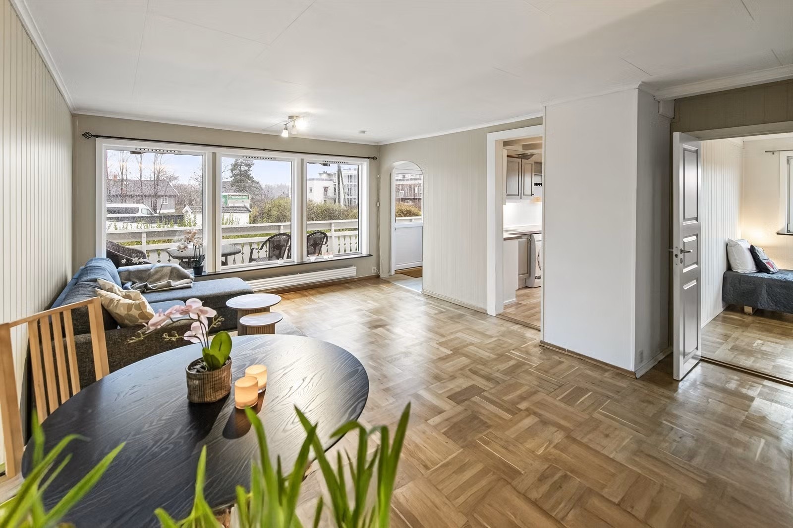 Stue, 2. etasje m/inngang til kjøkken på høyre side Galleribilde